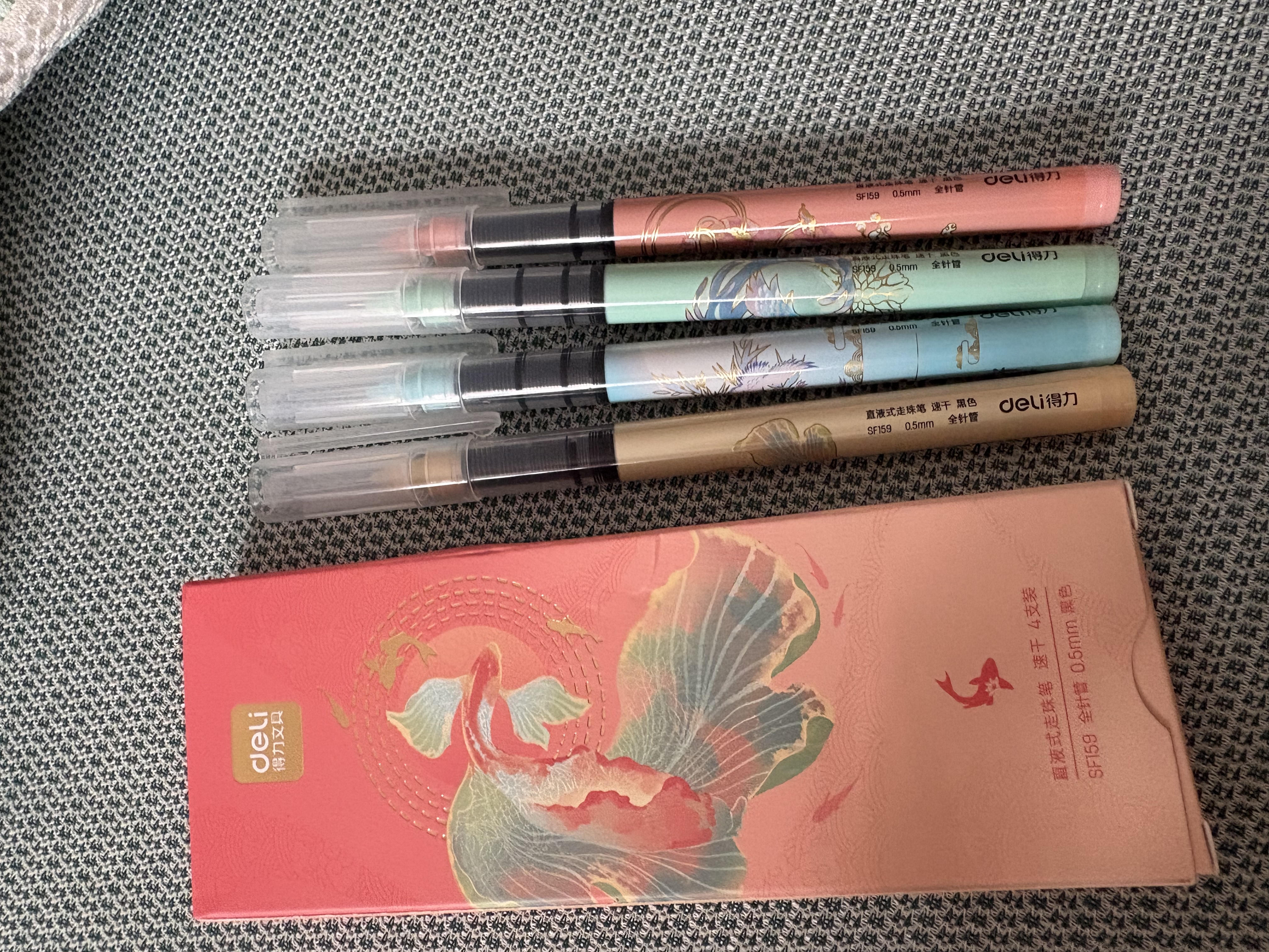 得力（deli）【开学必备】颐和园直液式走珠笔 0.5mm全针管速干学生中性笔直液笔签字笔 黑色4支/盒SF159 实拍图