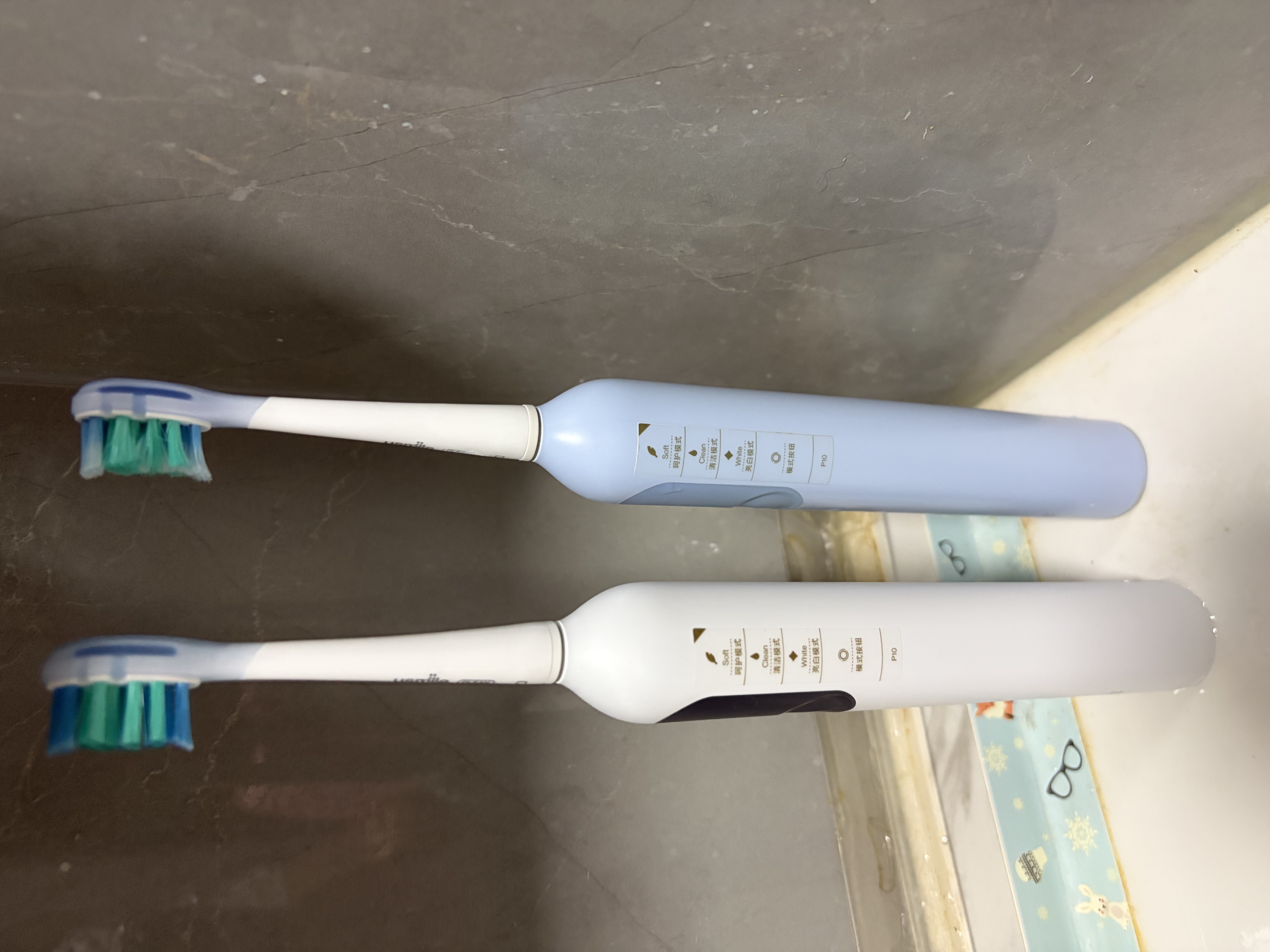 usmile笑容加电动牙刷 缓震清洁刷头 P10昆仑白 全自动声波震动 速净牙菌斑 情侣送男女友 生日实用礼物 实拍图