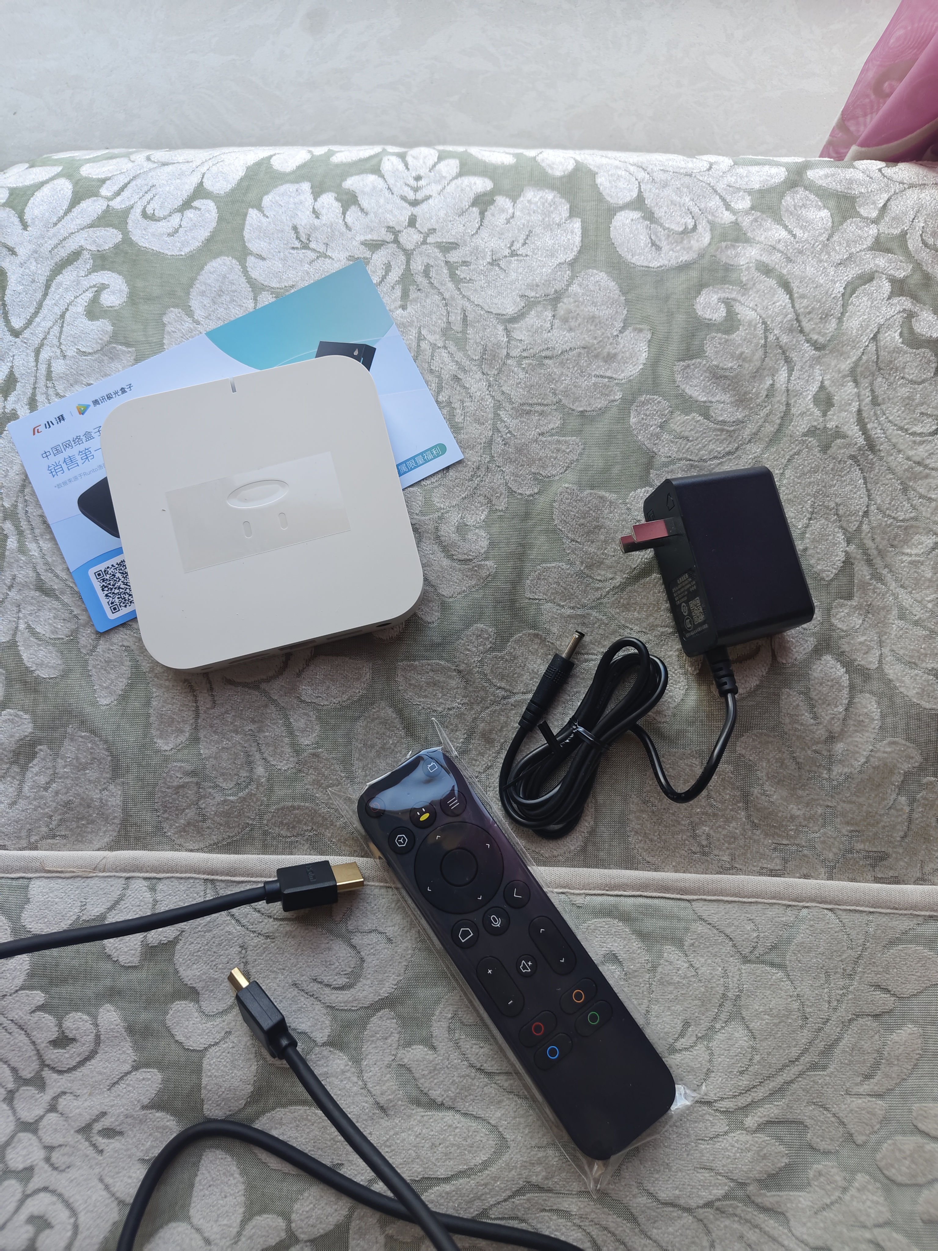 腾讯极光盒子6 8K智能网络电视机顶盒 千兆网口 2+32G 高清HDR10+ 双频WiFi 蓝牙语音遥控 实拍图