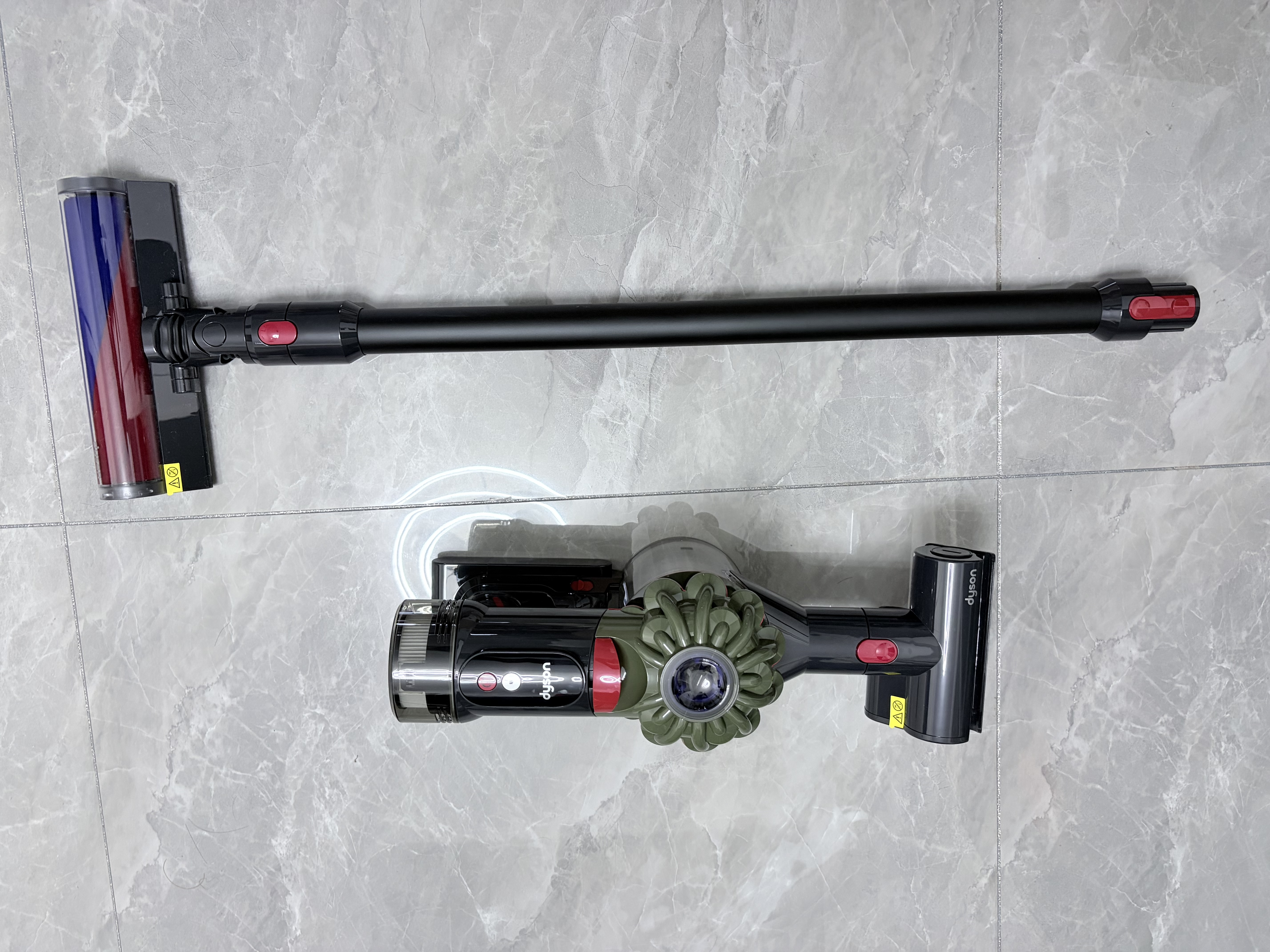 戴森（DYSON） V8 Cyclone 无绳吸尘器 手持无线吸尘器 除螨 宠物 家庭适用 实拍图