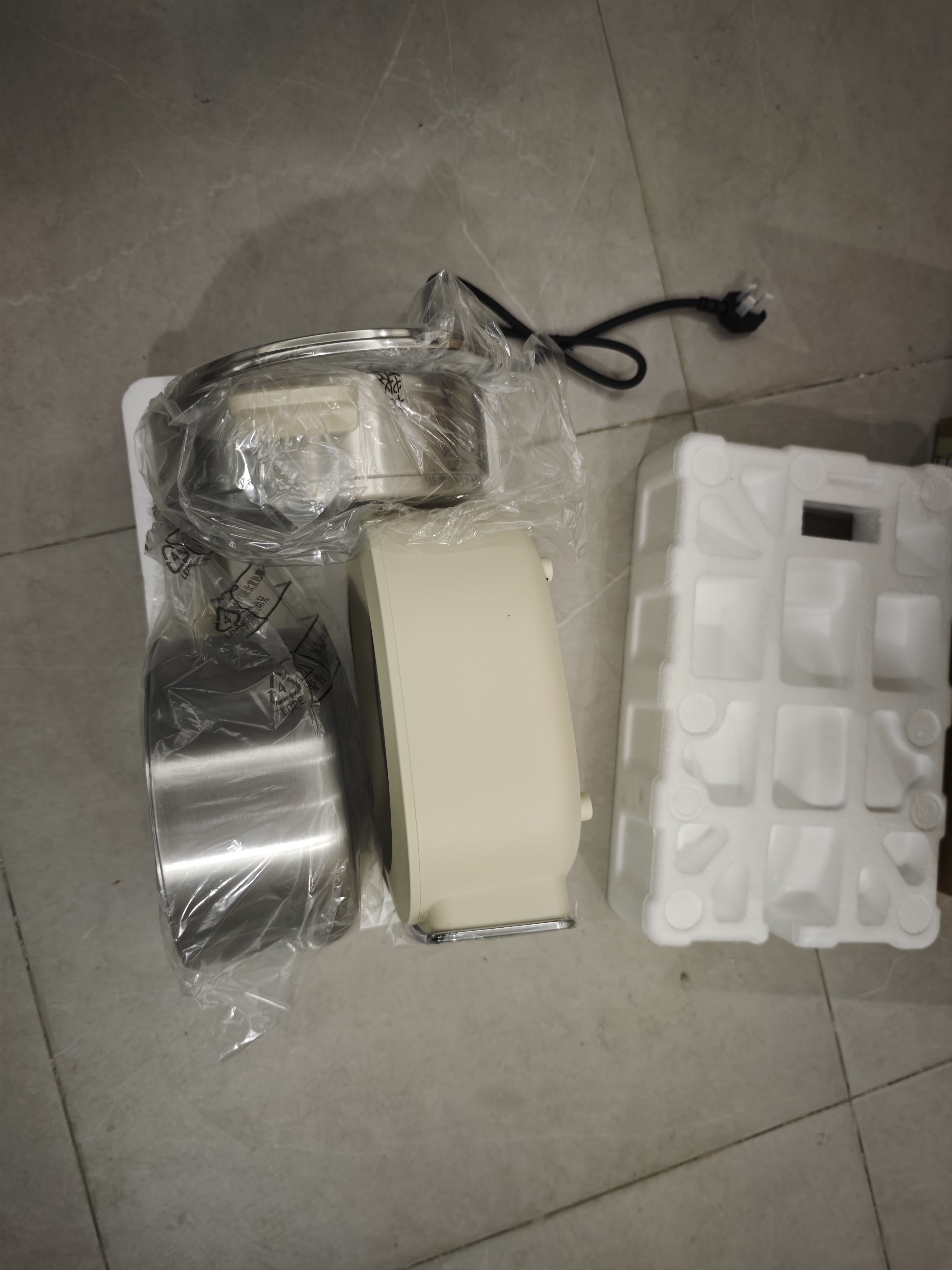美的（Midea）电煮锅 电蒸锅 分体式小电锅 0涂层不锈钢电煮锅  2-3人家用蒸煮一体多功能锅 2.6L配蒸笼 XZC2071 实拍图