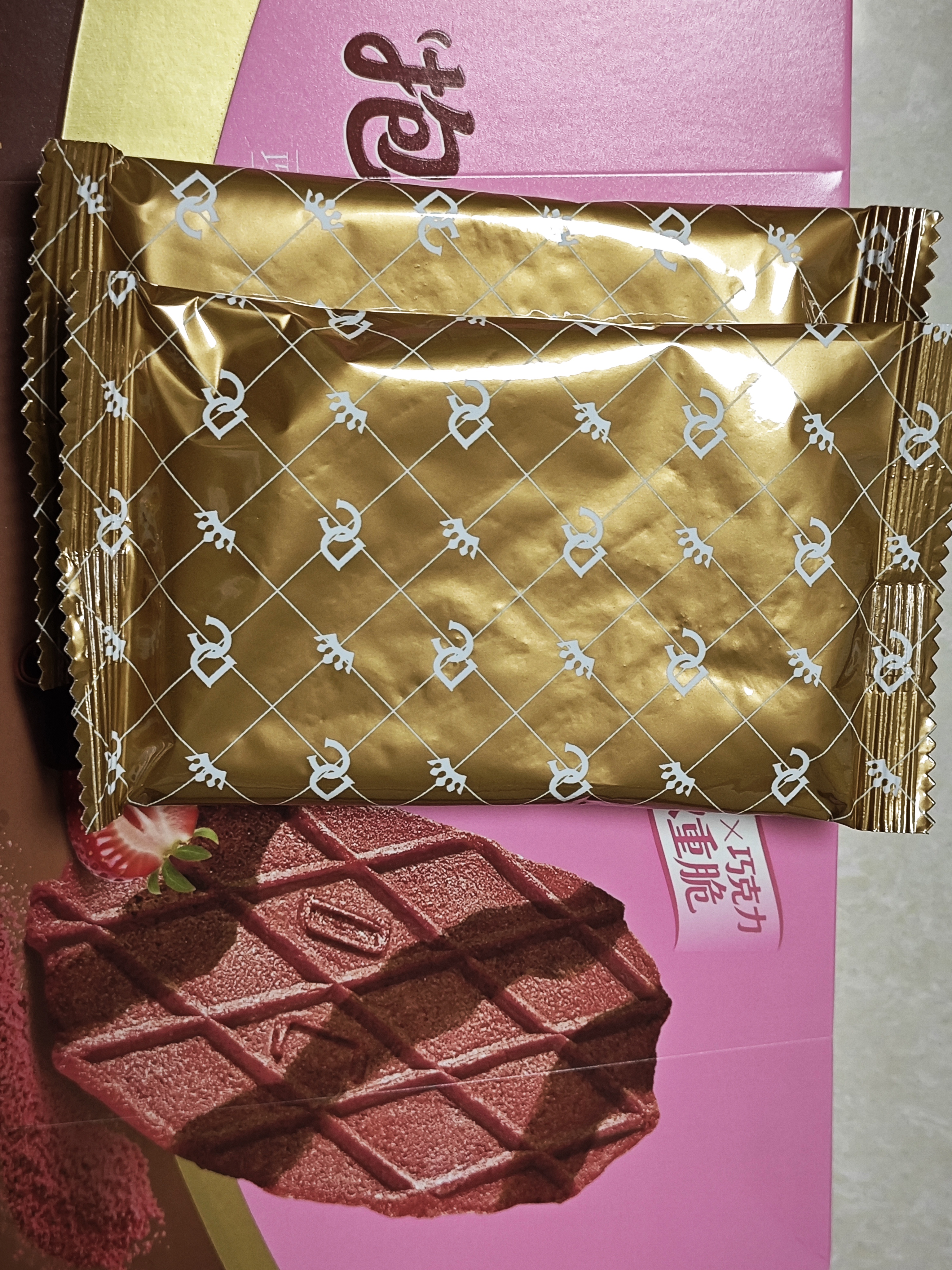 丹夫玩具总动员草莓抱抱薄脆176g丹东草莓粉纯脂黑巧饼干早餐零食 实拍图