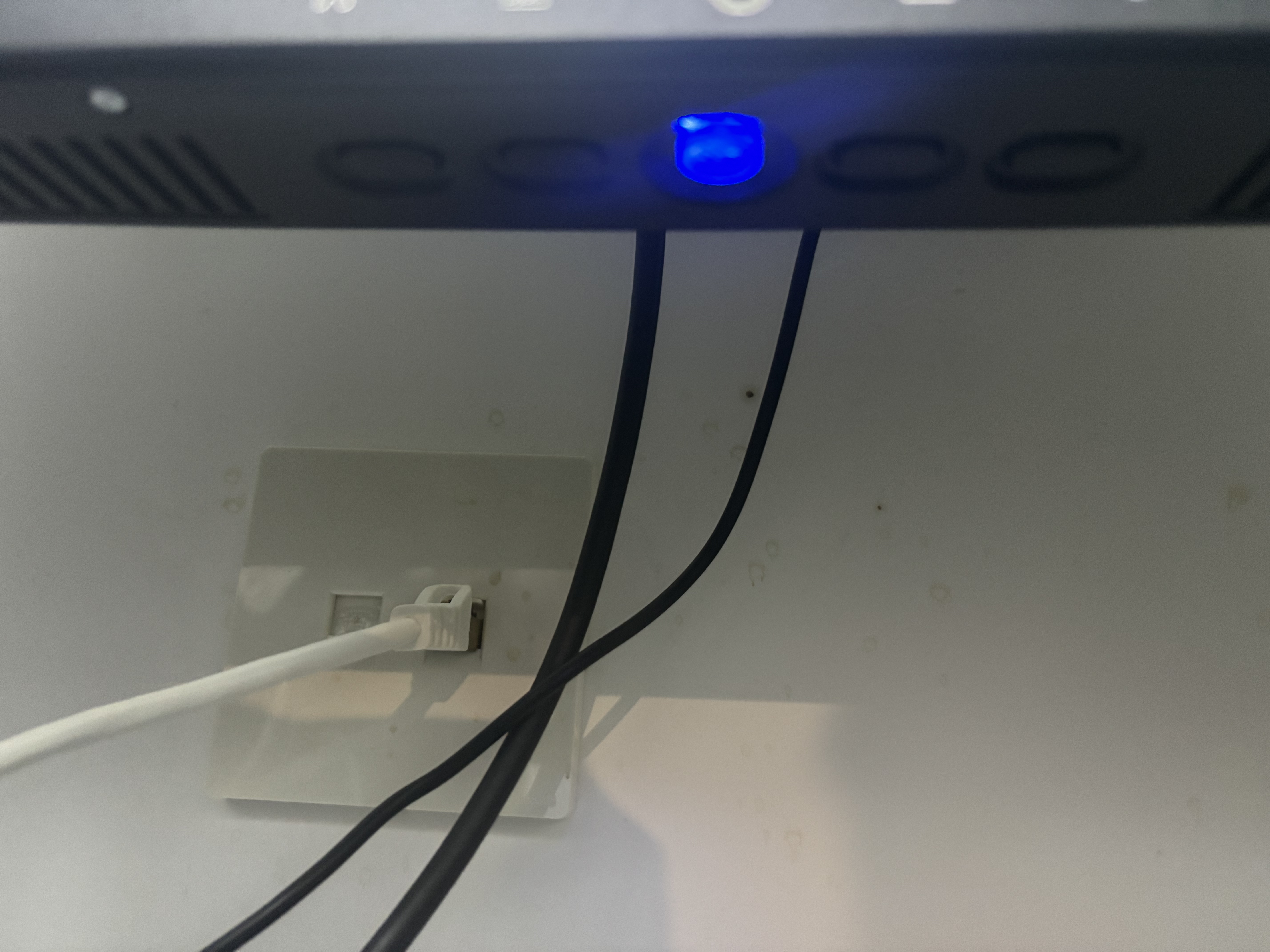 泰坦军团24.5英寸双侧入光技术 300Hz DyDs0.5ms响应 HDR500 耳机挂架 硬件低蓝光不闪屏 电竞显示器KG257H 实拍图