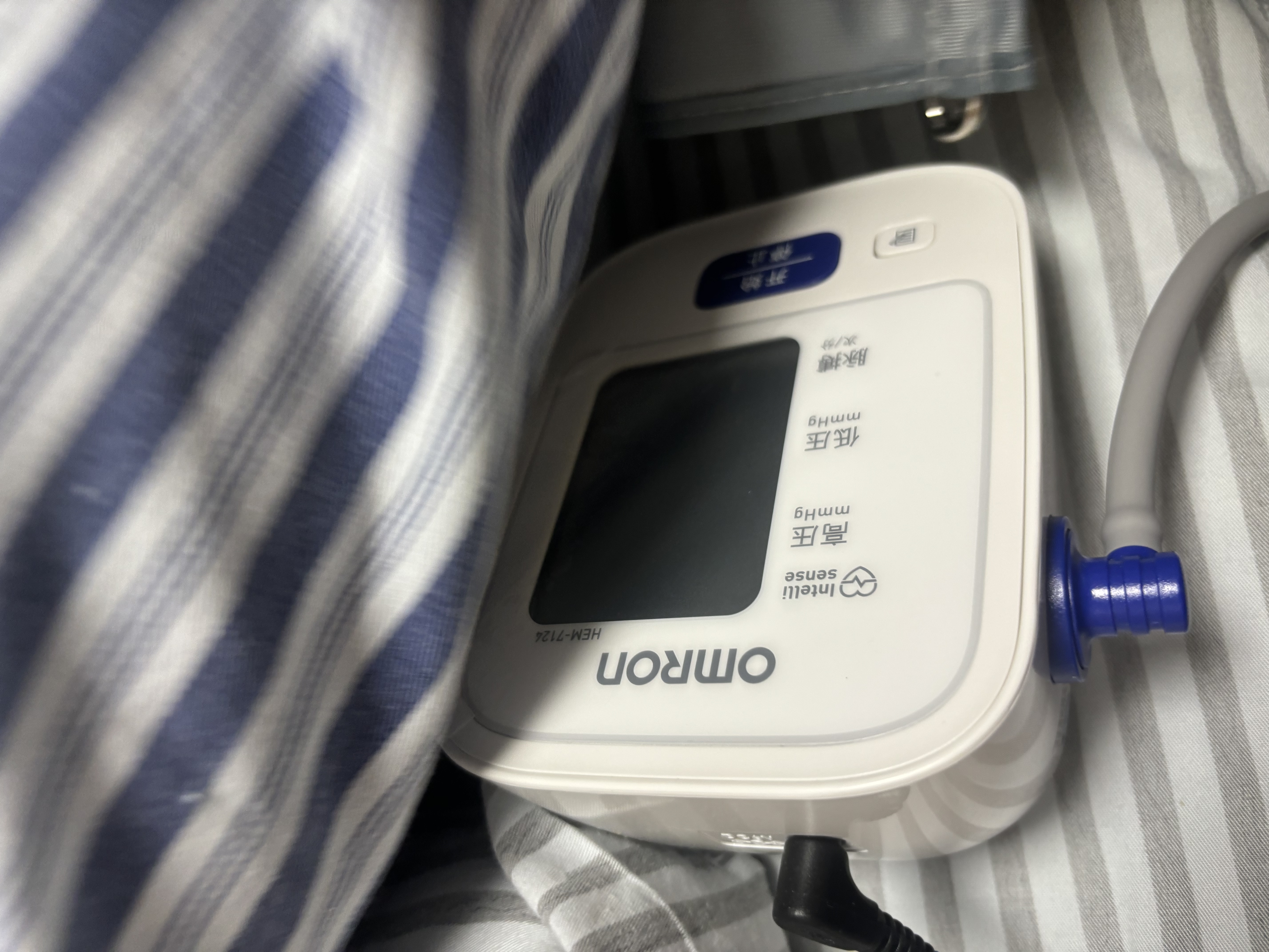 欧姆龙（OMRON）上臂式电子血压计血压仪医用高精准血压测量仪家用HEM-7124 实拍图