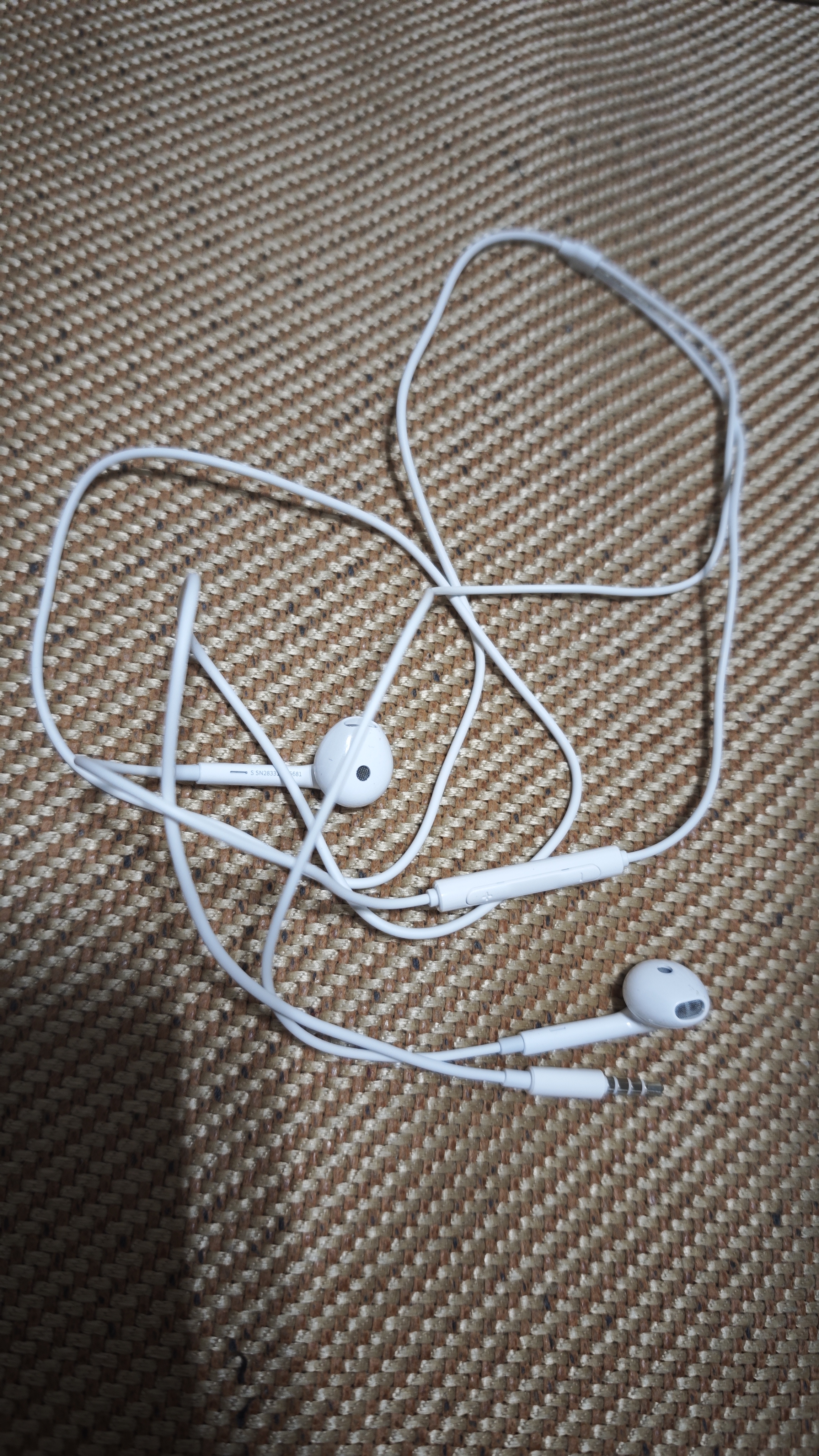 漫步者（EDIFIER）H180Plus 半入耳式有线耳机 手机耳机 音乐耳机 K歌耳麦 3.5mm接口 电脑笔记本手机适用 实拍图