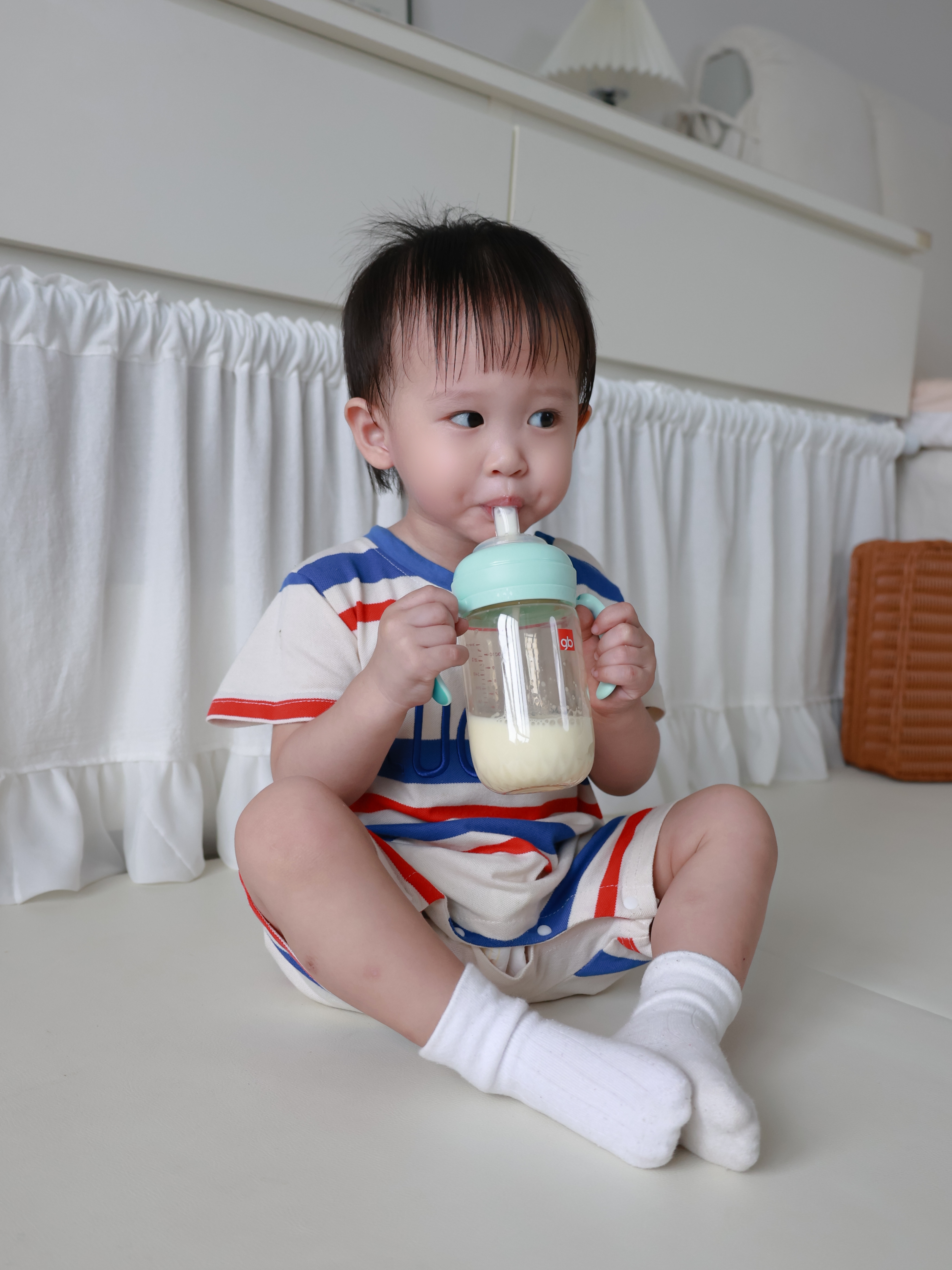 好孩子（gb）吸管奶瓶 大宝宝一岁以上3-6岁PPSU耐摔宽口径大容量带手柄直饮杯 【重力球吸嘴+翻盖直饮吸管杯头】孔雀蓝 24月+ PPSU 300ml（大奶量推荐） 实拍图