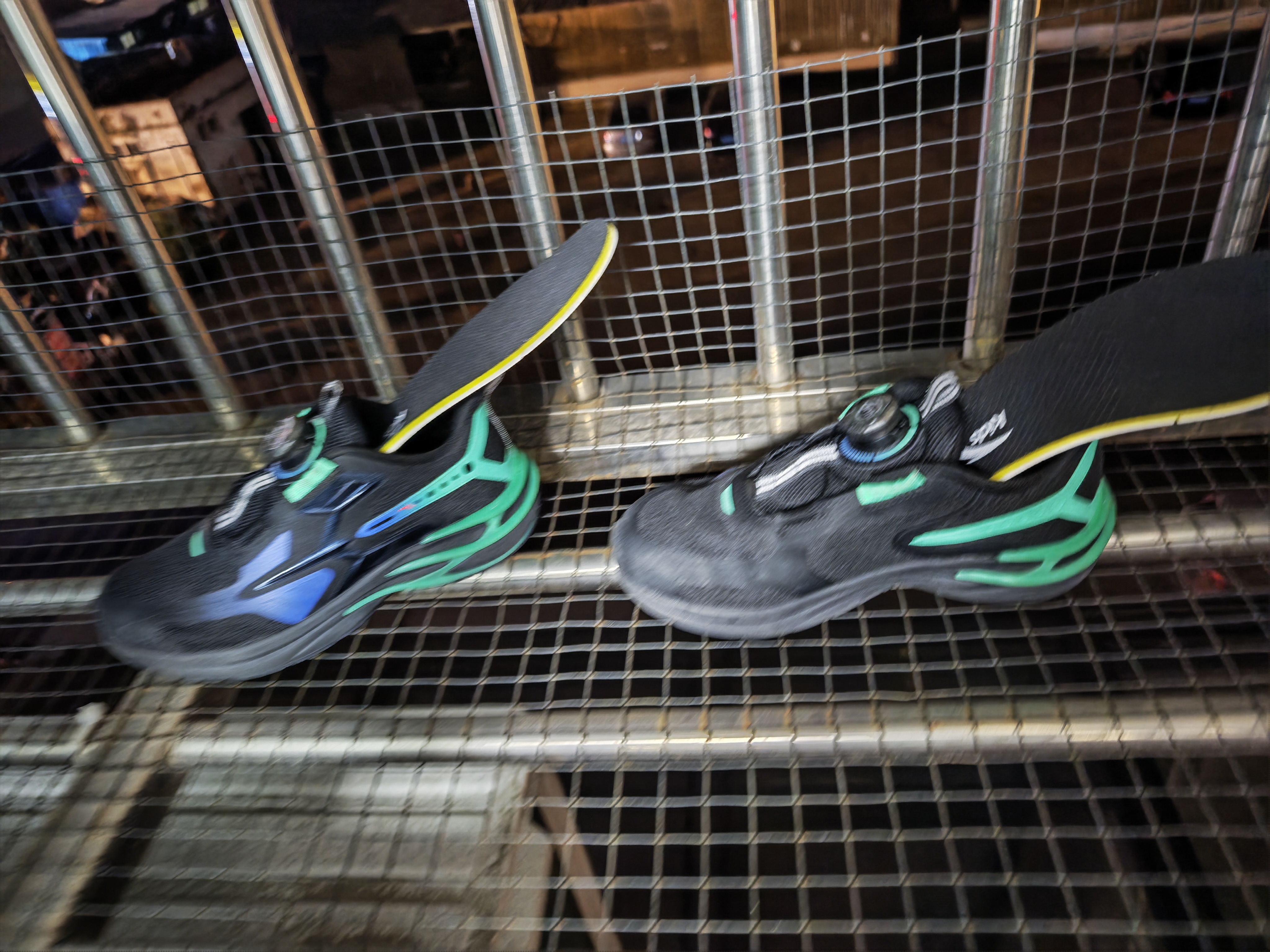 安踏儿童赤焰运动鞋男女小童跑鞋2026秋季旋钮鞋学生鞋男孩跑步鞋潮酷 实拍图