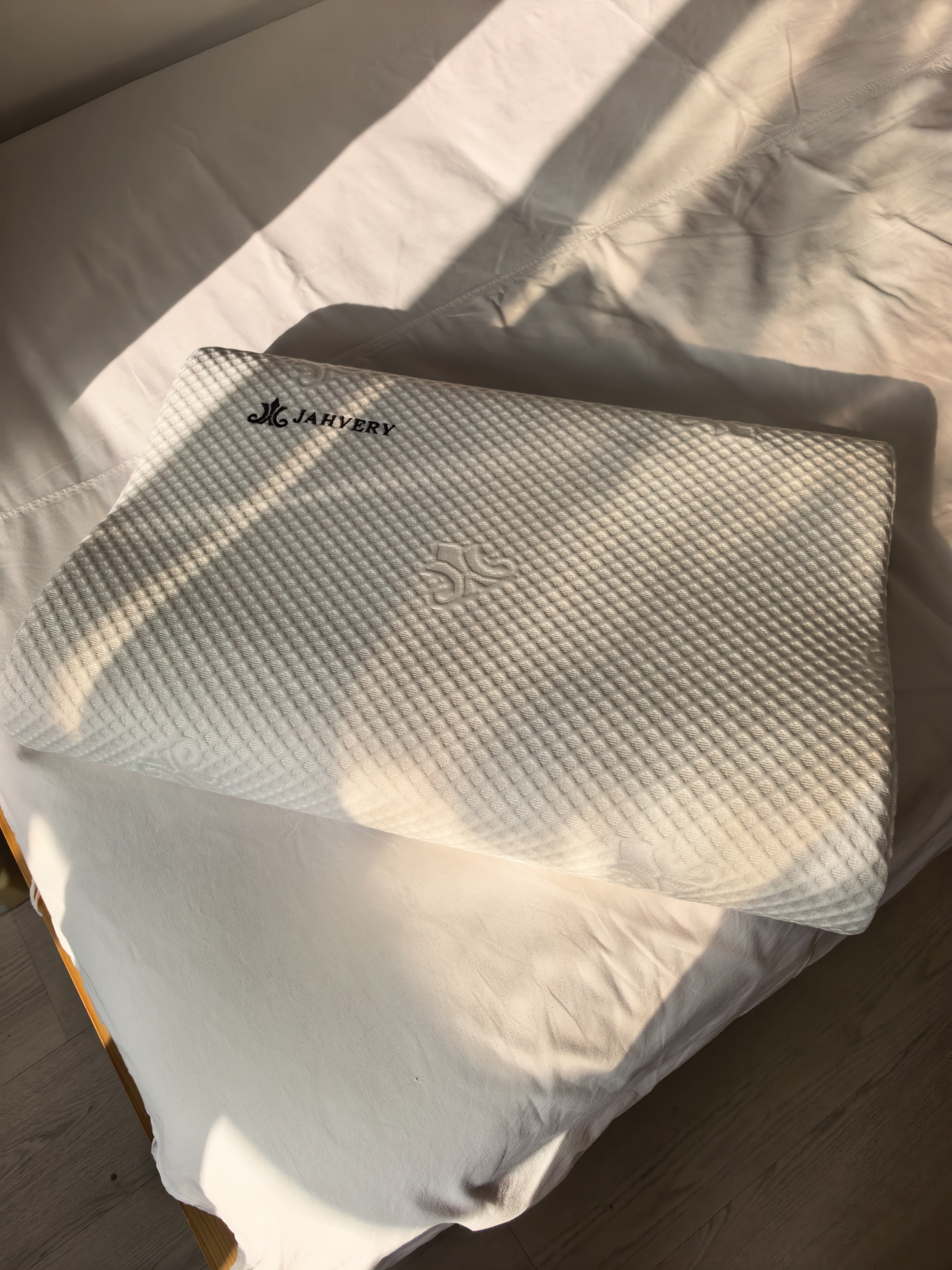 嘉唯（JAHVERY）枕头记忆棉枕颈椎枕高低护颈枕睡眠颈椎成人睡觉专用睡眠波浪枕 A类 高低释压护颈深睡枕-高规白系列 I系（60*40*11/9cm） 实拍图