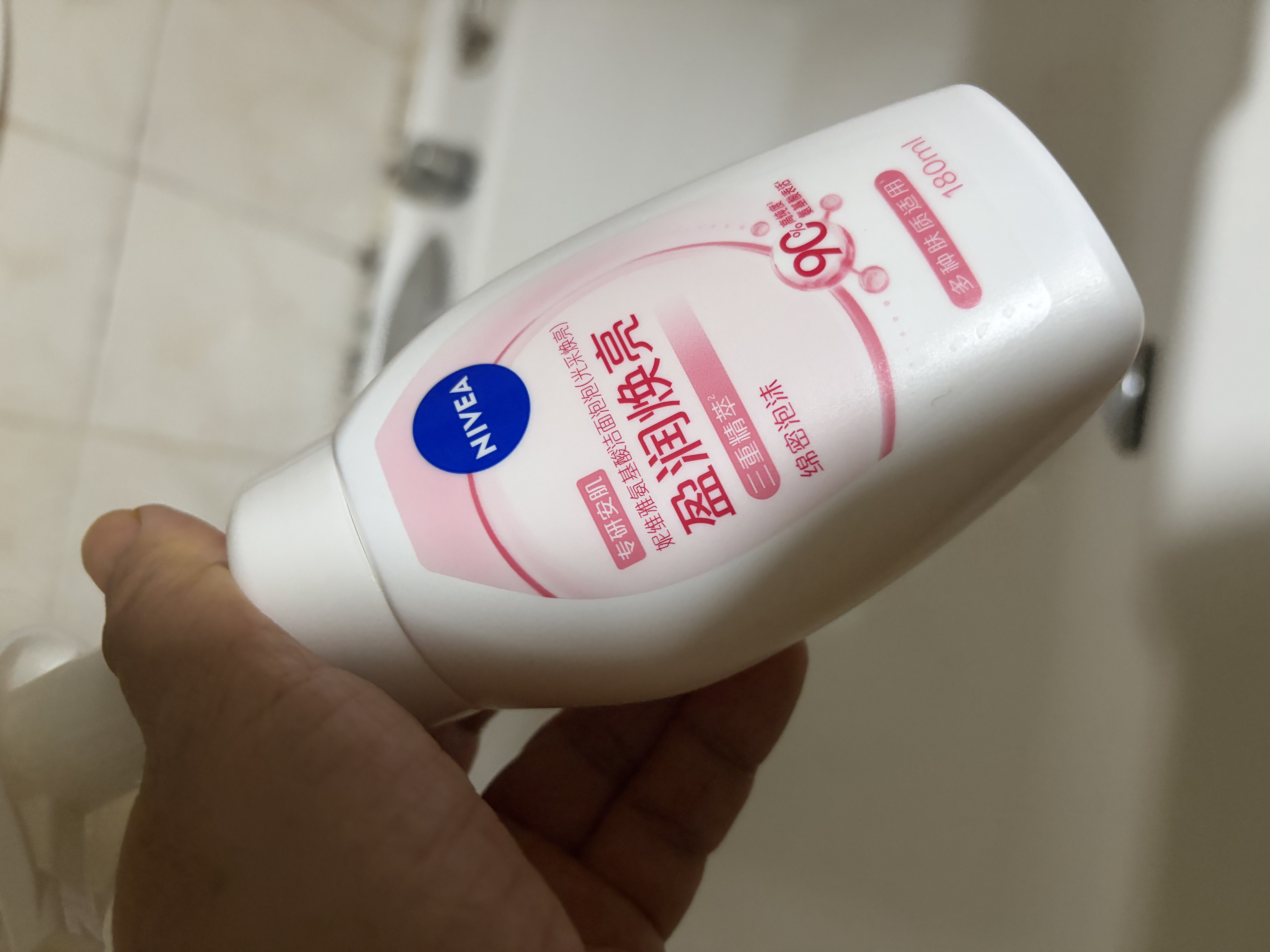 妮维雅（NIVEA）氨基酸洗面奶光采焕亮洁面泡180ml温和清洁洗面奶泡沫生日礼物 实拍图