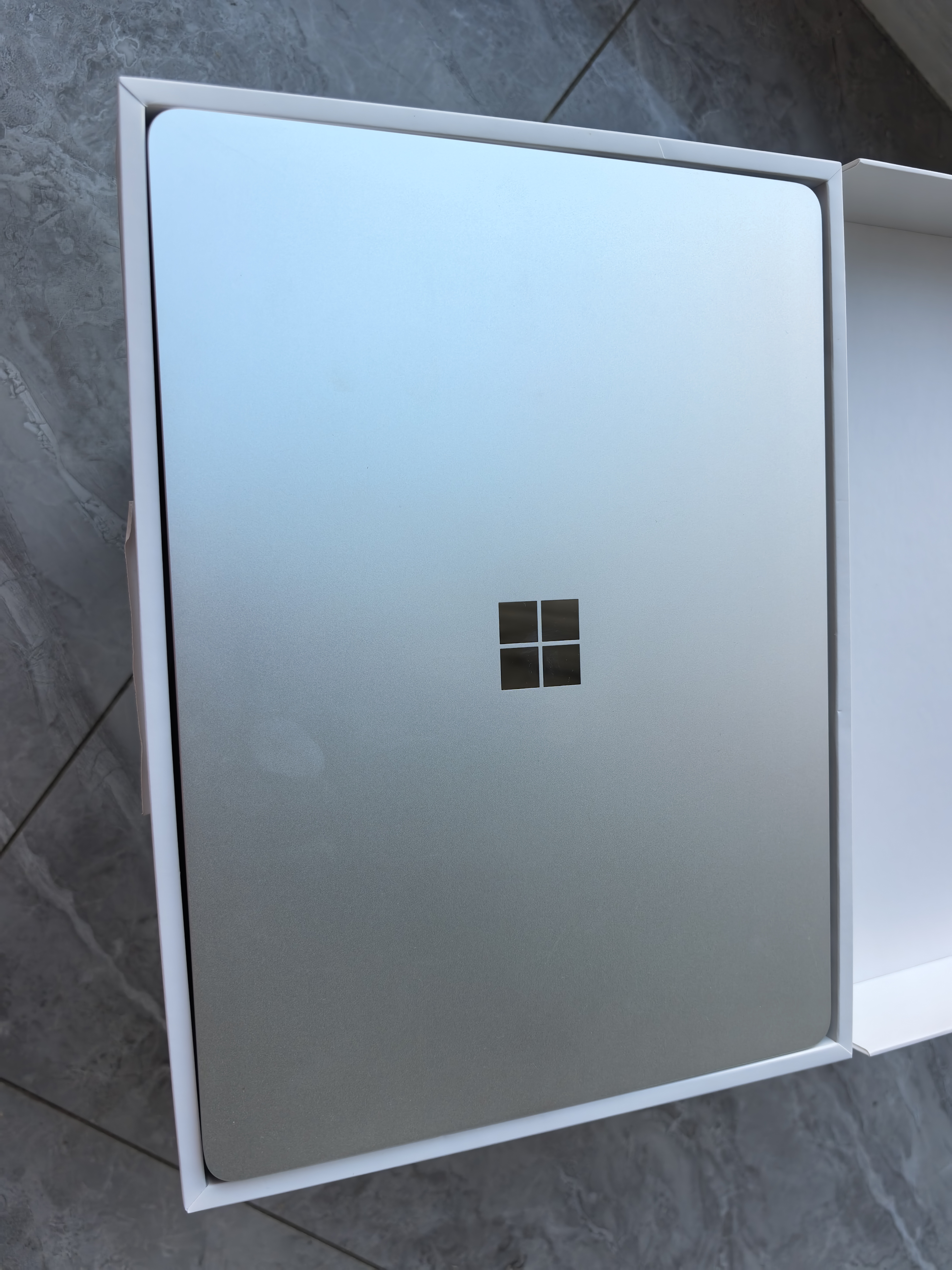 微软（Microsoft）Surface Laptop 第7代 13.8英寸 轻薄笔记本电脑 国家补贴 骁龙 X Plus 16G 512G 亮铂金 触控屏 实拍图