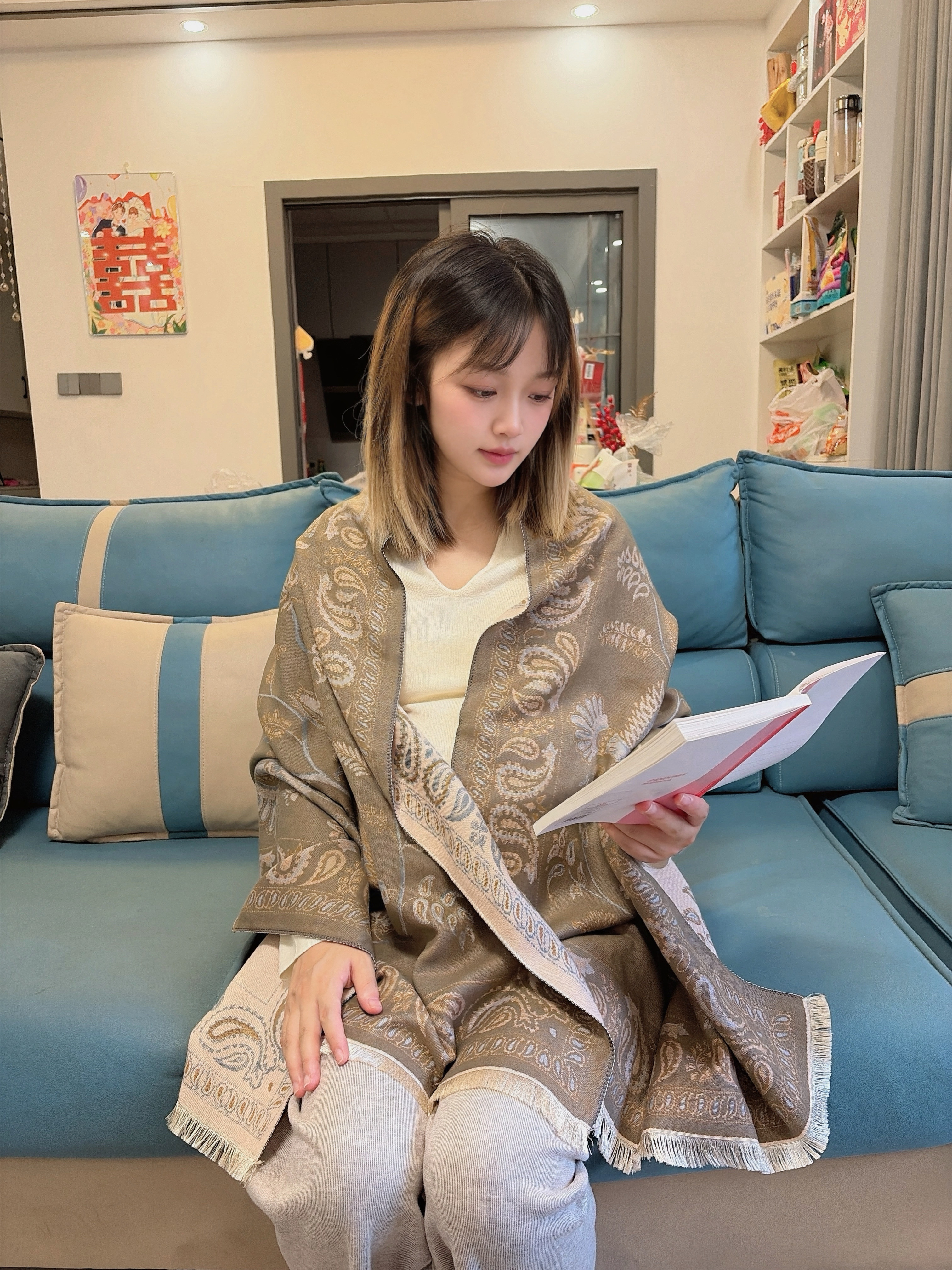 俞兆林空调房月子披肩外搭两用春秋送妈妈长辈保暖丝巾围巾母亲 米灰色 实拍图