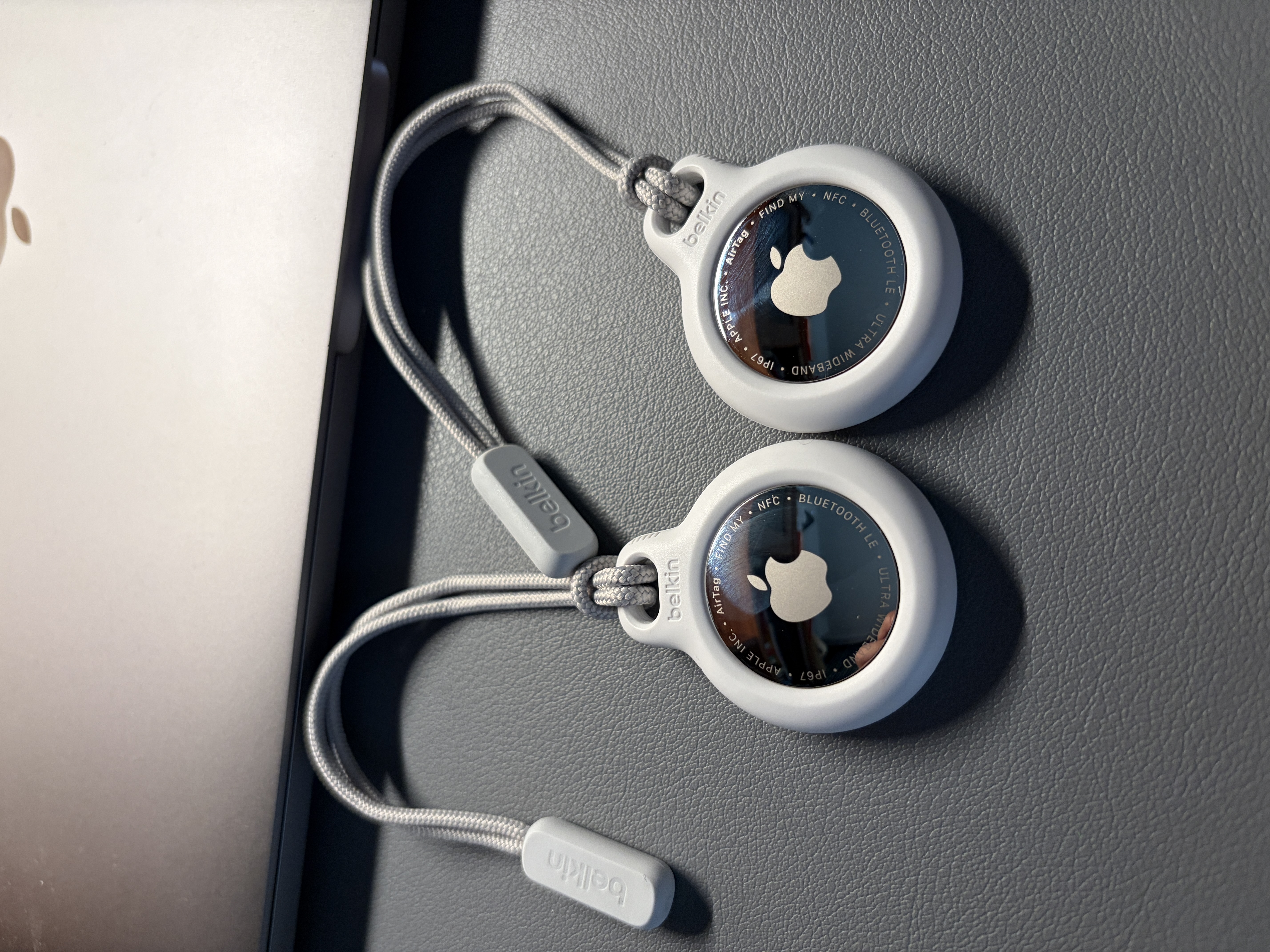 Apple/苹果/苹果【新品】 AirTag (4件装) 第二代 定位器 防丢 可连接手机 宠物 儿童 老人 定位防丢器 实拍图