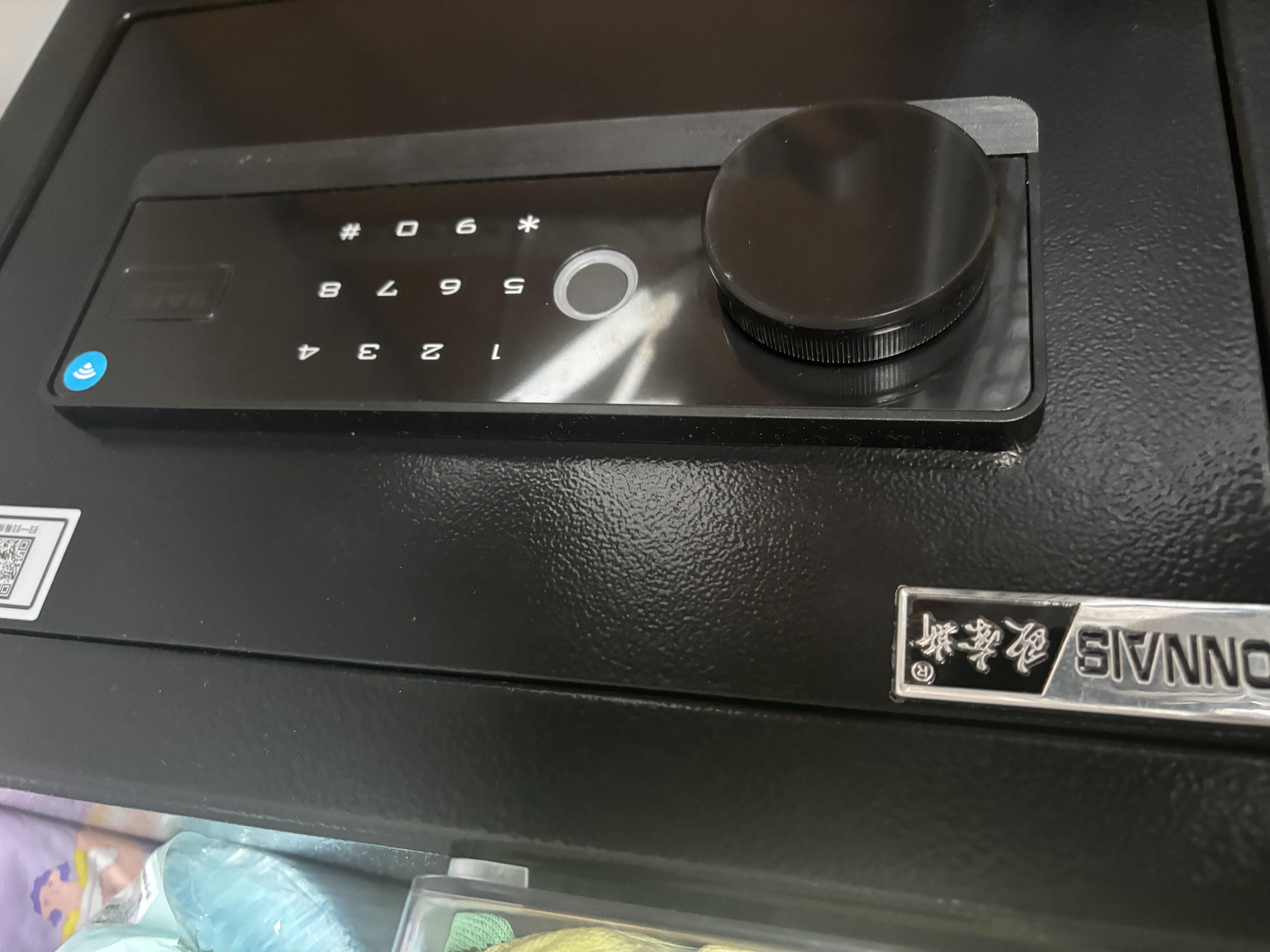 欧奈斯ONNAIS保险柜家用小型25cm办公密码WIFI保险箱防盗指纹入墙报警手机智能新款商用保管箱床头全钢保管柜 25cm尊贵黑指纹密码（智能WIFI） 实拍图