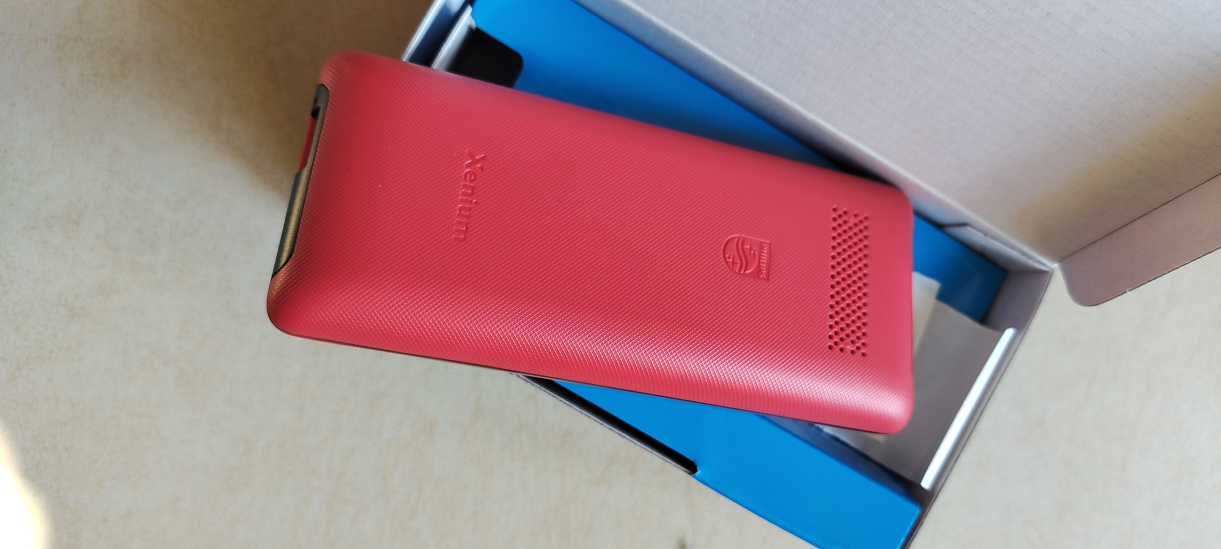 飞利浦（PHILIPS）E536 老年人手机4G全网通新款老年机超长待机大字体大声音中小学生老人专用备用按键功能机 绚丽红 实拍图