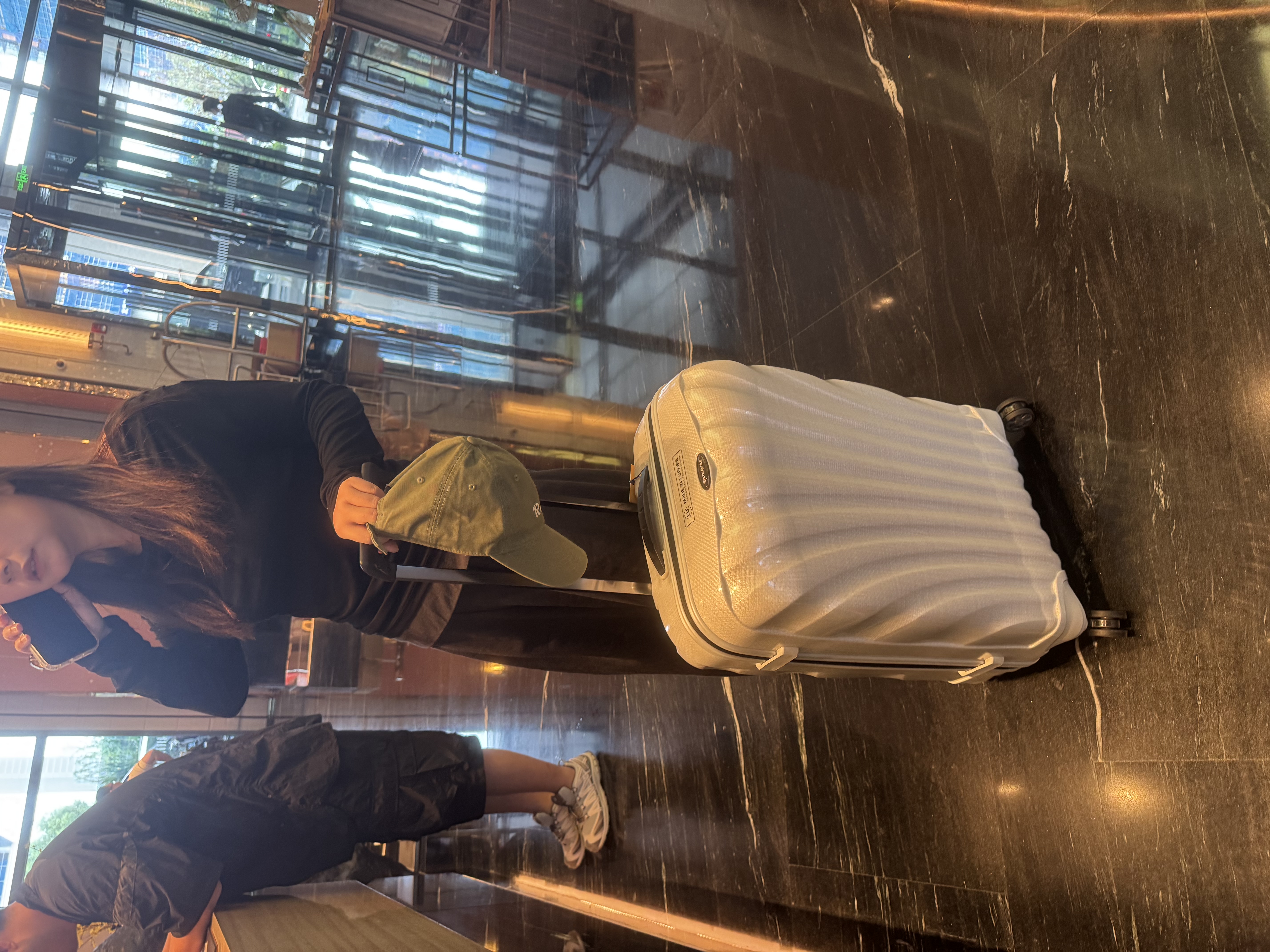 新秀丽经典贝壳拉杆箱CS2男女超轻盈旅行行李箱 白色 25英寸 实拍图