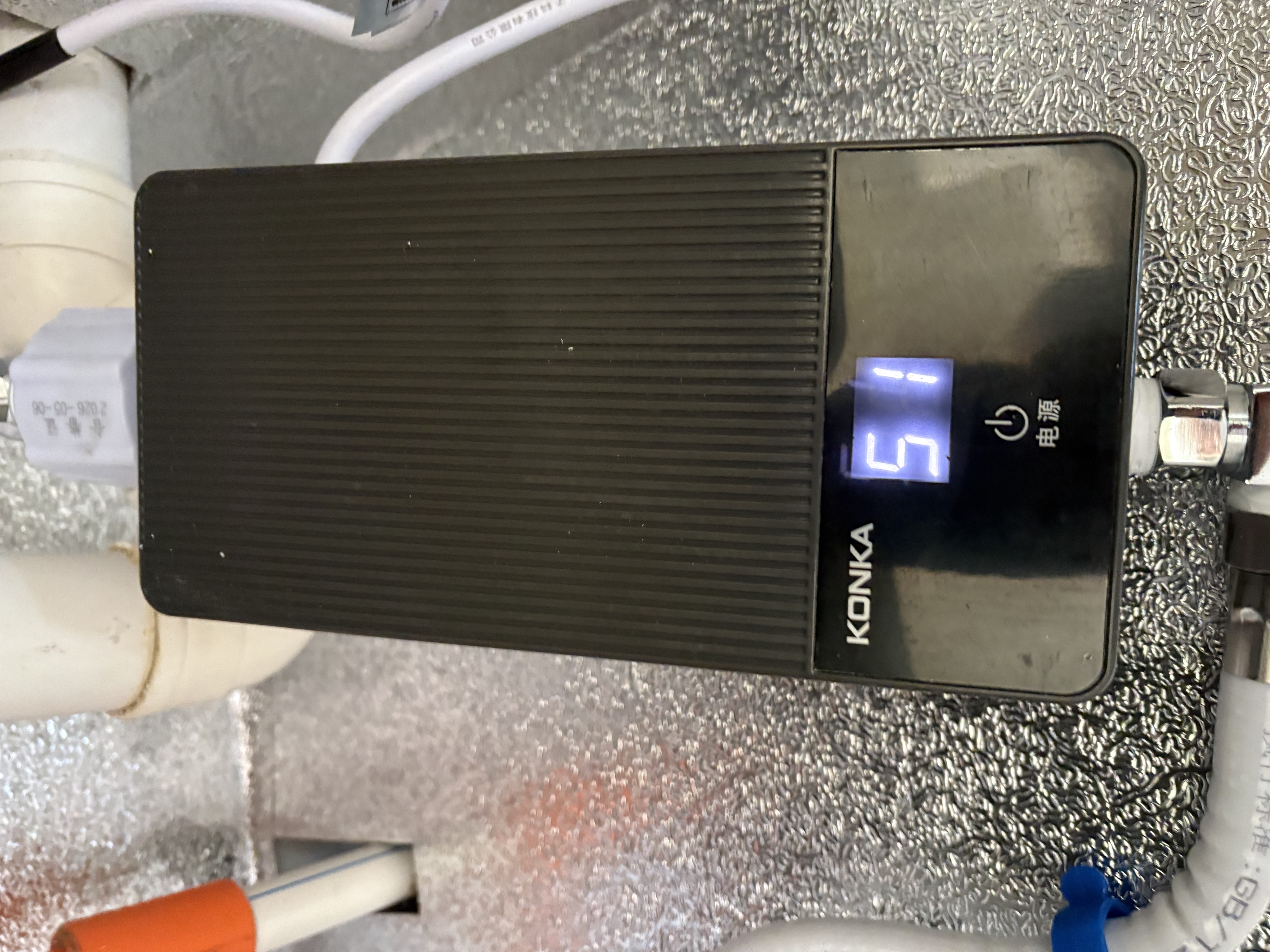 康佳（KONKA）即热式小厨宝 3400W免打孔家用厨房面盆 插头款电热水龙头加热宝热水器DJ34-KSDTF01 实拍图
