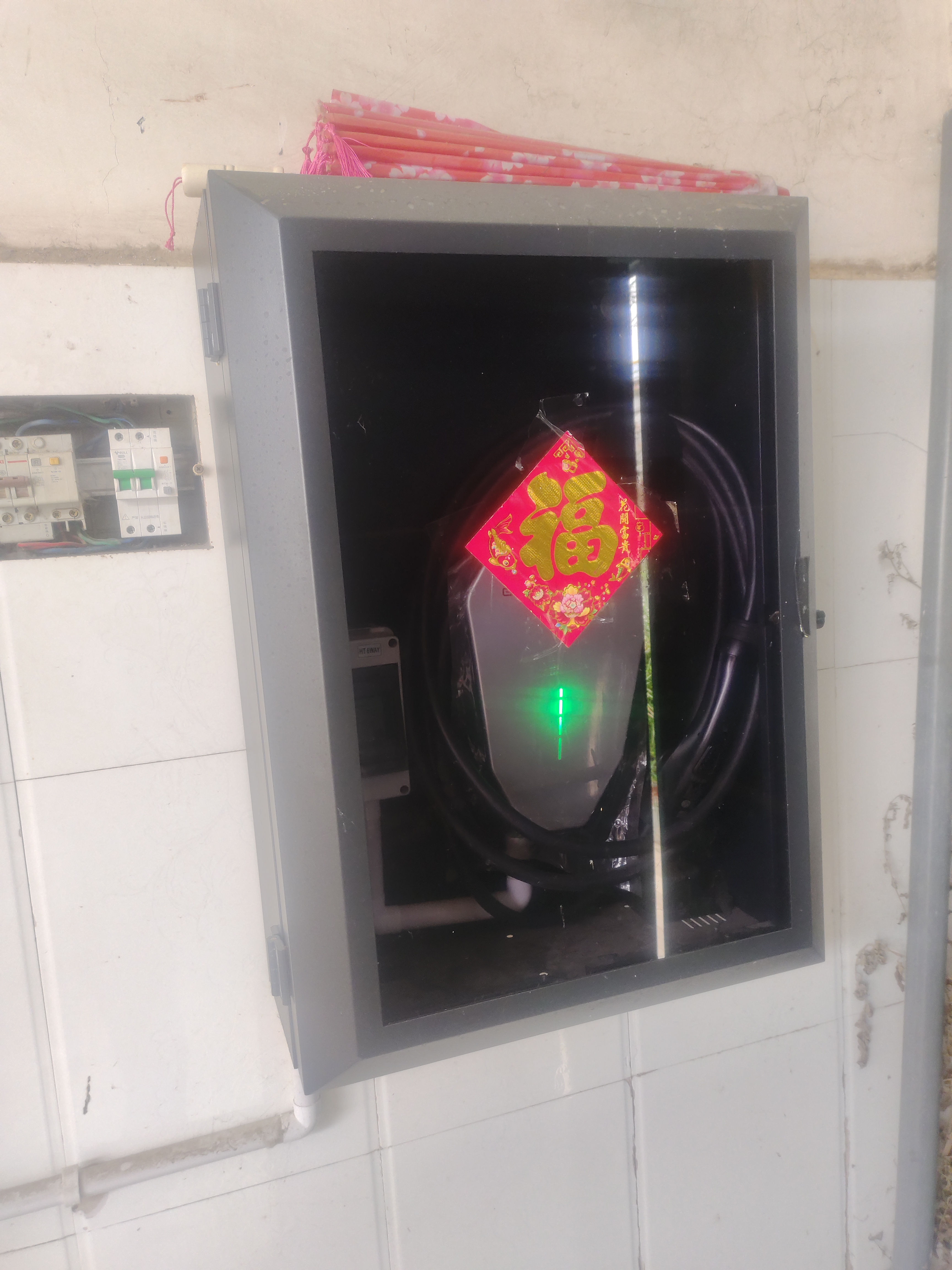 比亚迪充电桩保护箱 黑色玻璃充电保护箱 公牛充电桩立柱充电箱 适用特斯拉问界极氪理想小米 海棠角设计/钢化玻璃70*50*25cm壁挂款 70*50*25cm 实拍图