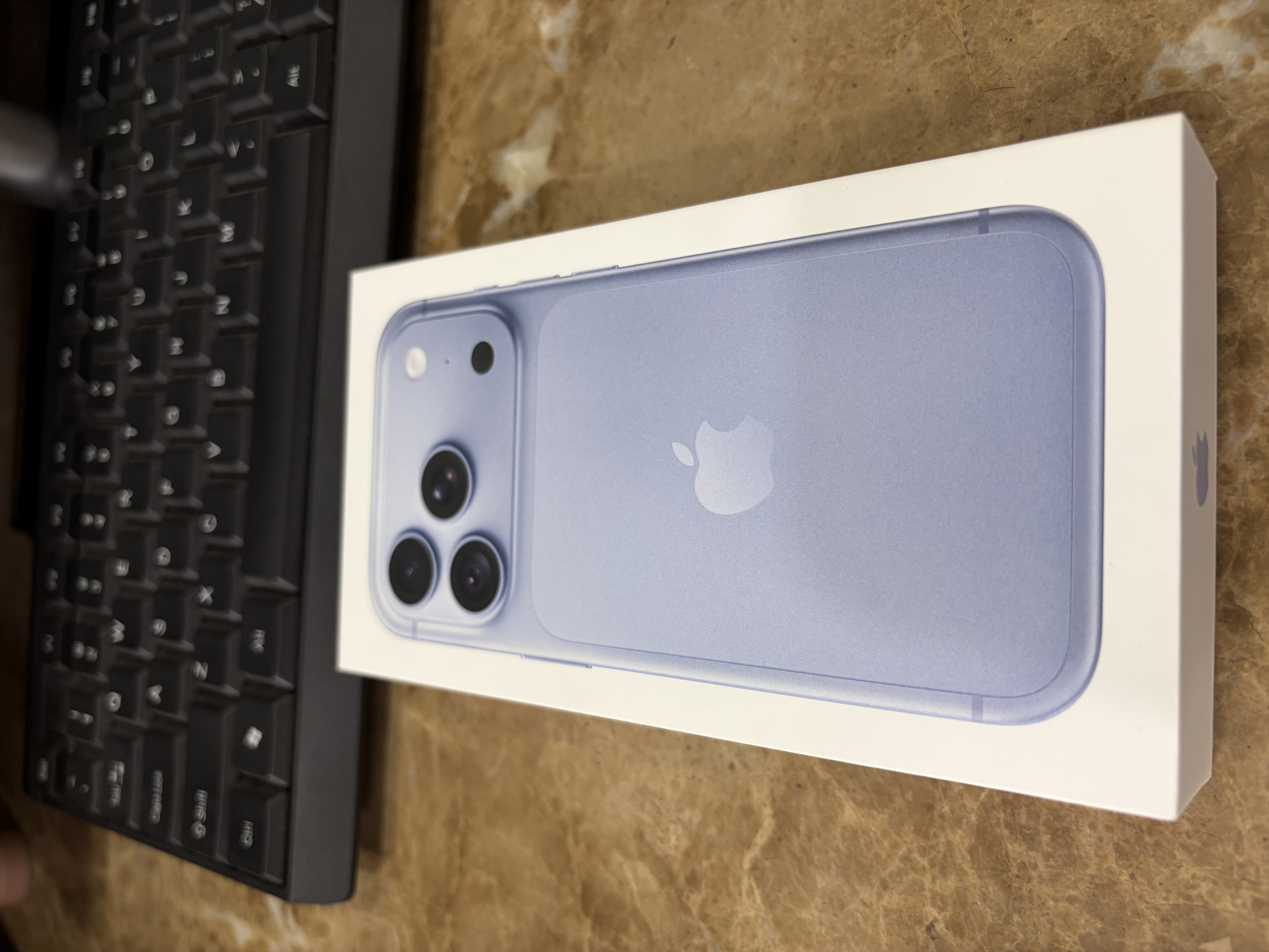 Apple/苹果【需签收激活】iPhone 18 Pro 256GB 冰川蓝色 支持移动联通电信5G 双卡双待手机【中秋送礼】 实拍图