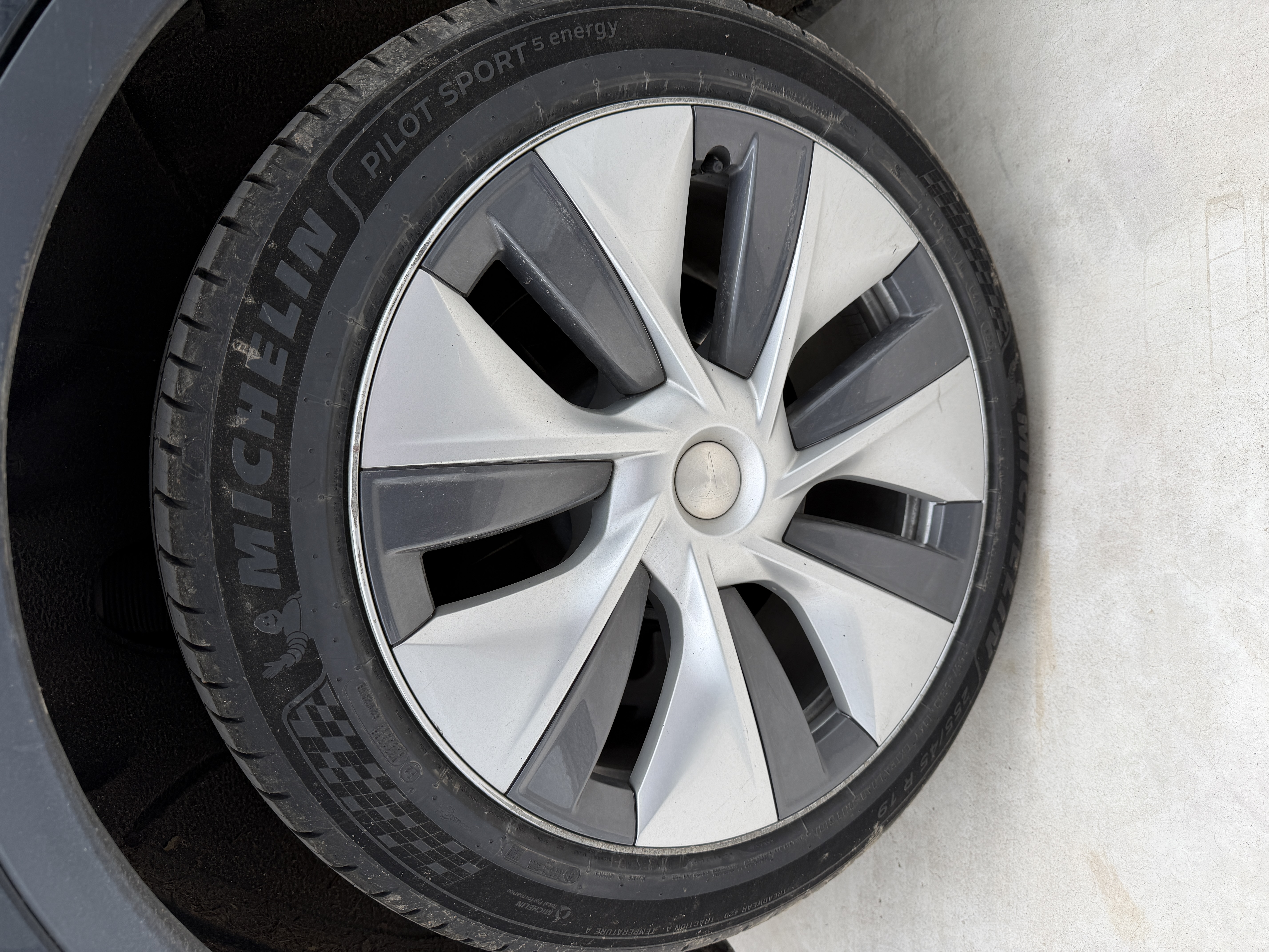 米其林（MICHELIN）静音棉轮胎 255/45R19 104Y 竞驰5E PILOT SPORT 5 ENERGY 实拍图