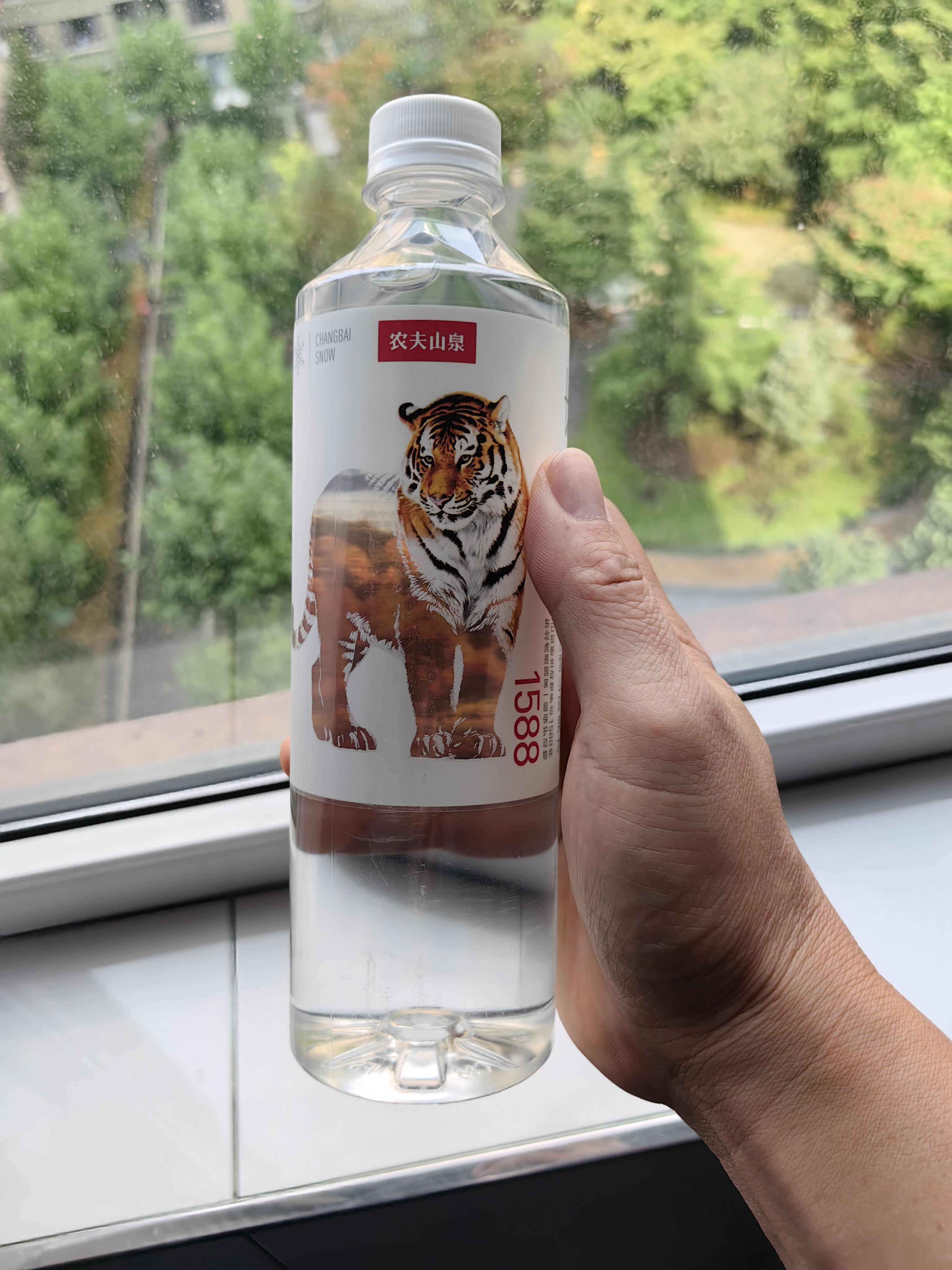 农夫山泉长白山天然矿泉水饮用水长白雪 535ml*24瓶 整箱装 实拍图