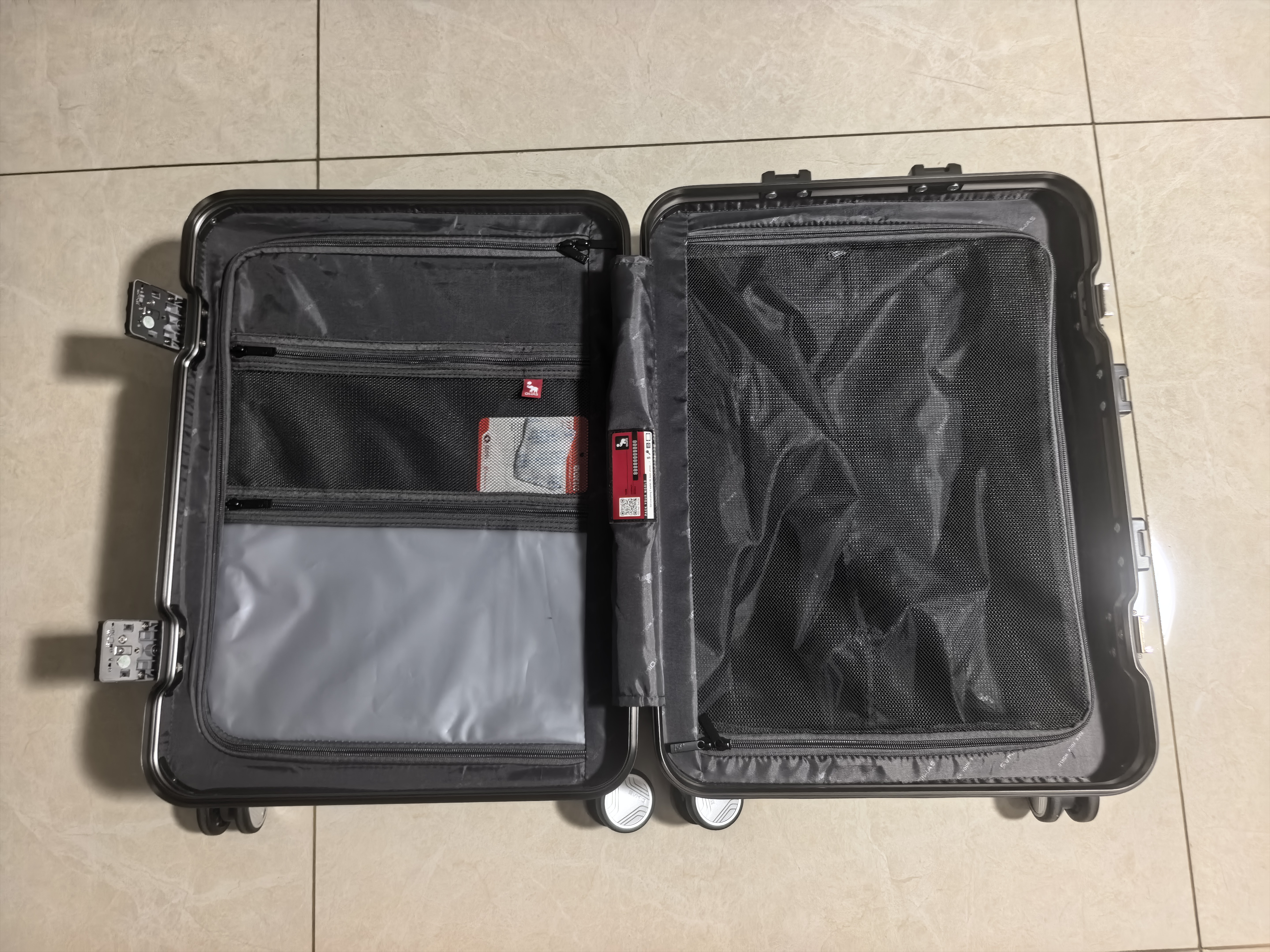 爱华仕行李箱20英寸登机箱铝框拉杆箱耐用旅行箱密码箱京东自营皮箱碳灰 实拍图