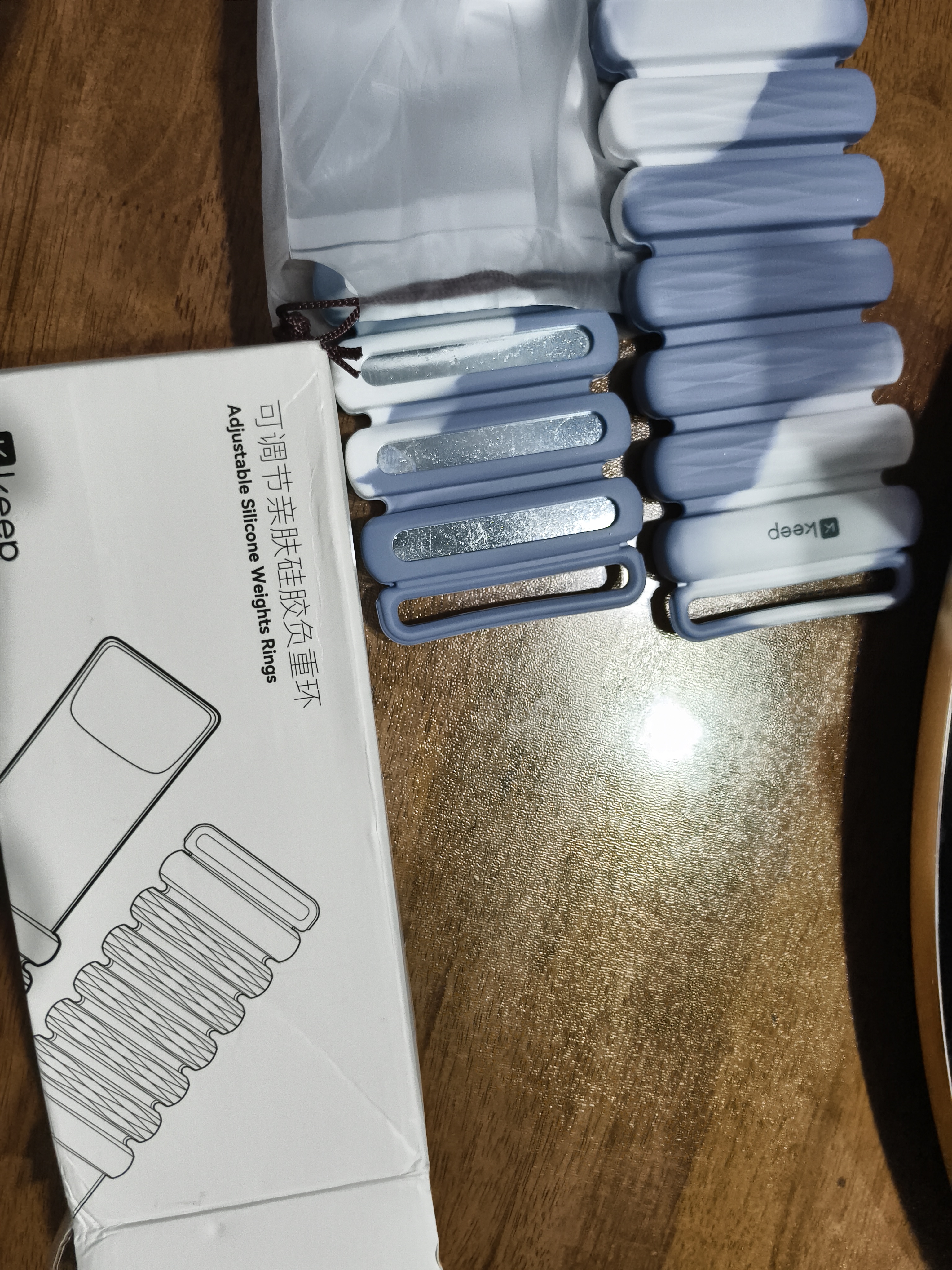 Keep负重手环女男可调节手腕手脚环负重沙袋绑腿亲肤硅胶蓝白色1kg*2 实拍图