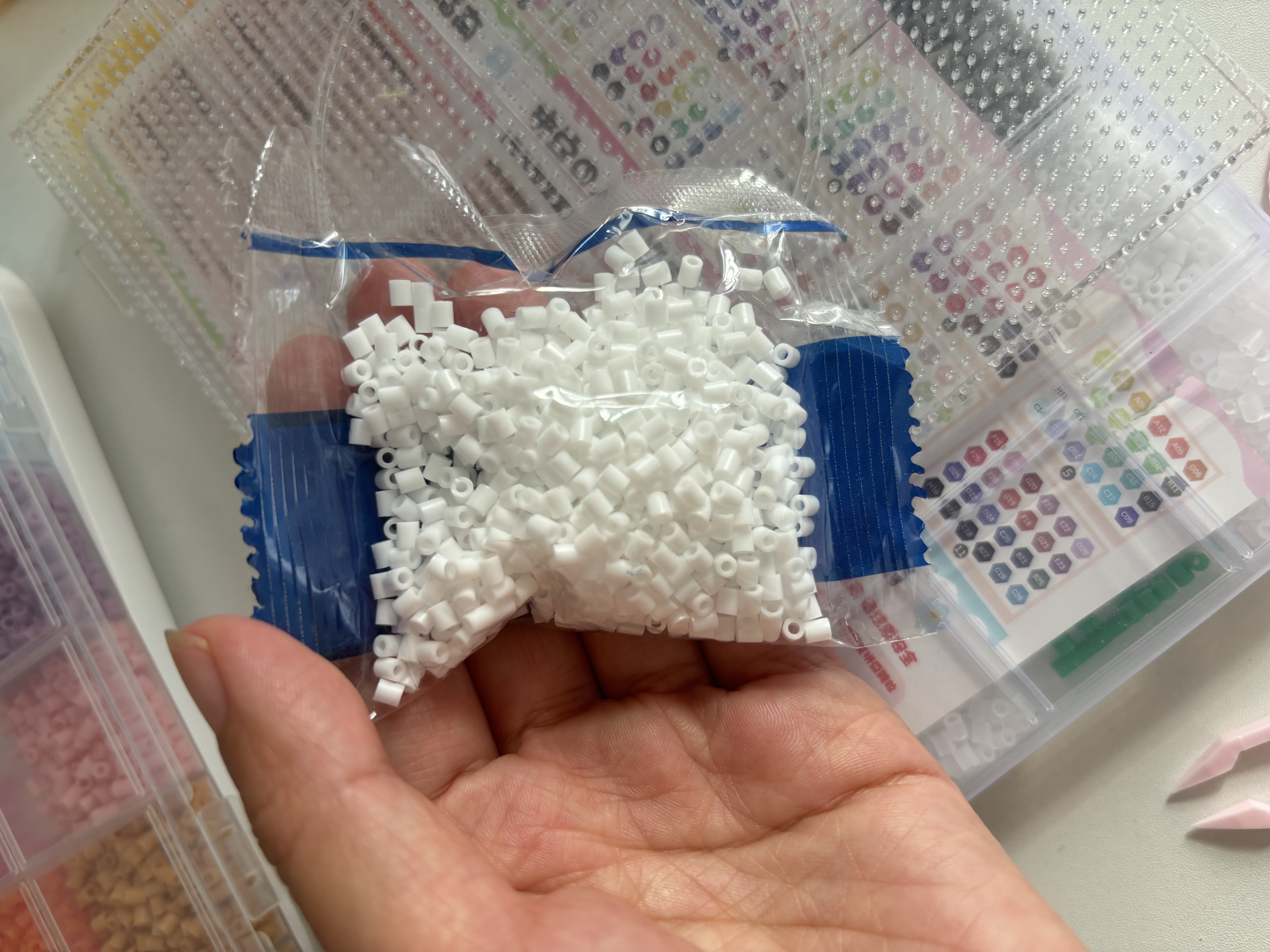 金甲库拼豆豆补充包【H2白色】手工DIY高品质拼豆豆立体融合豆袋装2.6mm补豆升级材料包50g约5000颗 实拍图