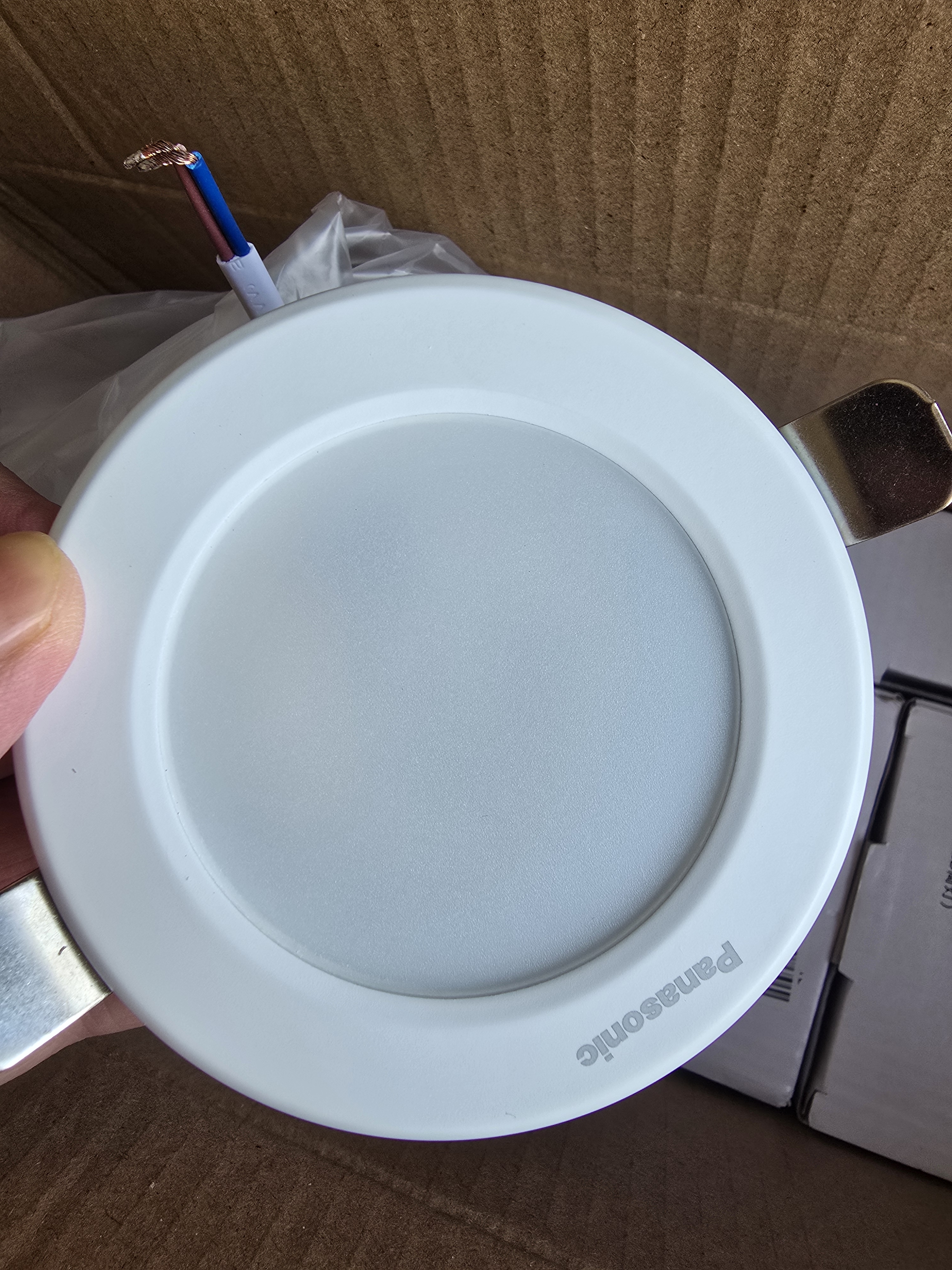 松下（Panasonic）led筒灯嵌入式孔灯吊顶灯客厅全铝白6.5W暖白光4000K开孔70-80mm 实拍图