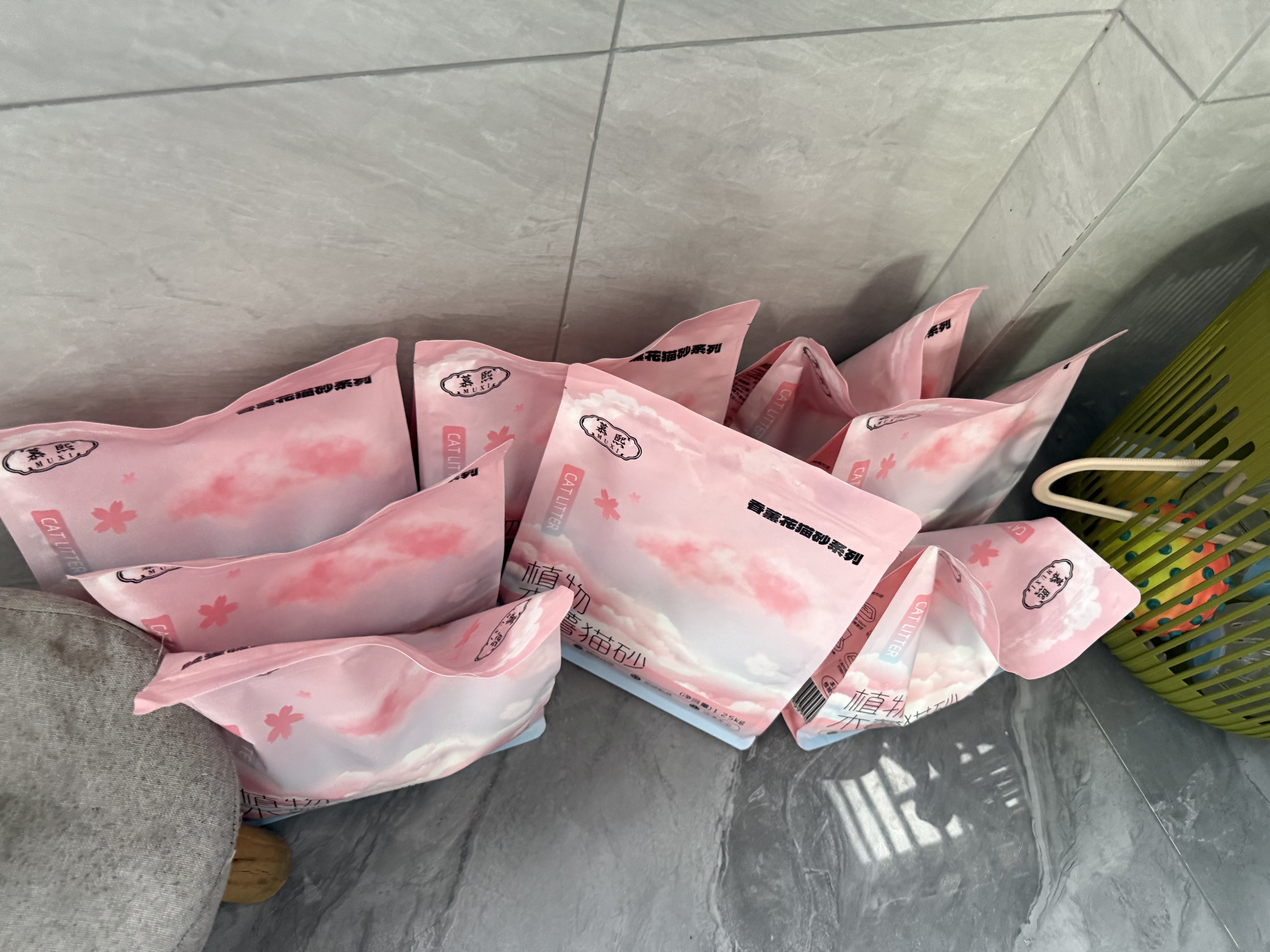名创优品（MINISO）猫砂木薯豆腐混合猫砂强效除臭20斤京东自营送货上门4斤*5包 实拍图