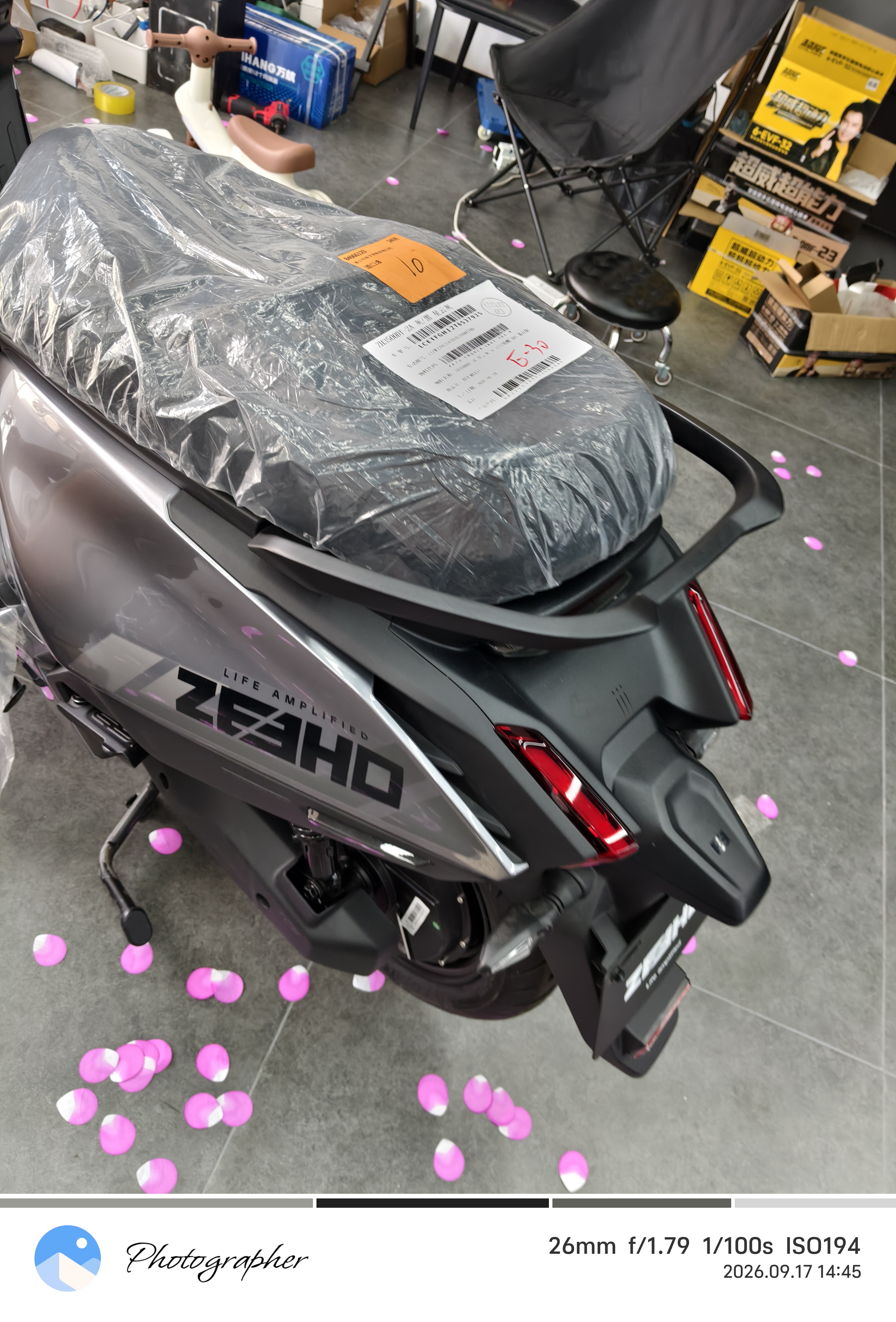 ZEEHO极核电动【新款AE4 Max2/Max2+】高性能电摩电动车踏板摩托车 AE4 Max2+   (颜色到店选) 实拍图