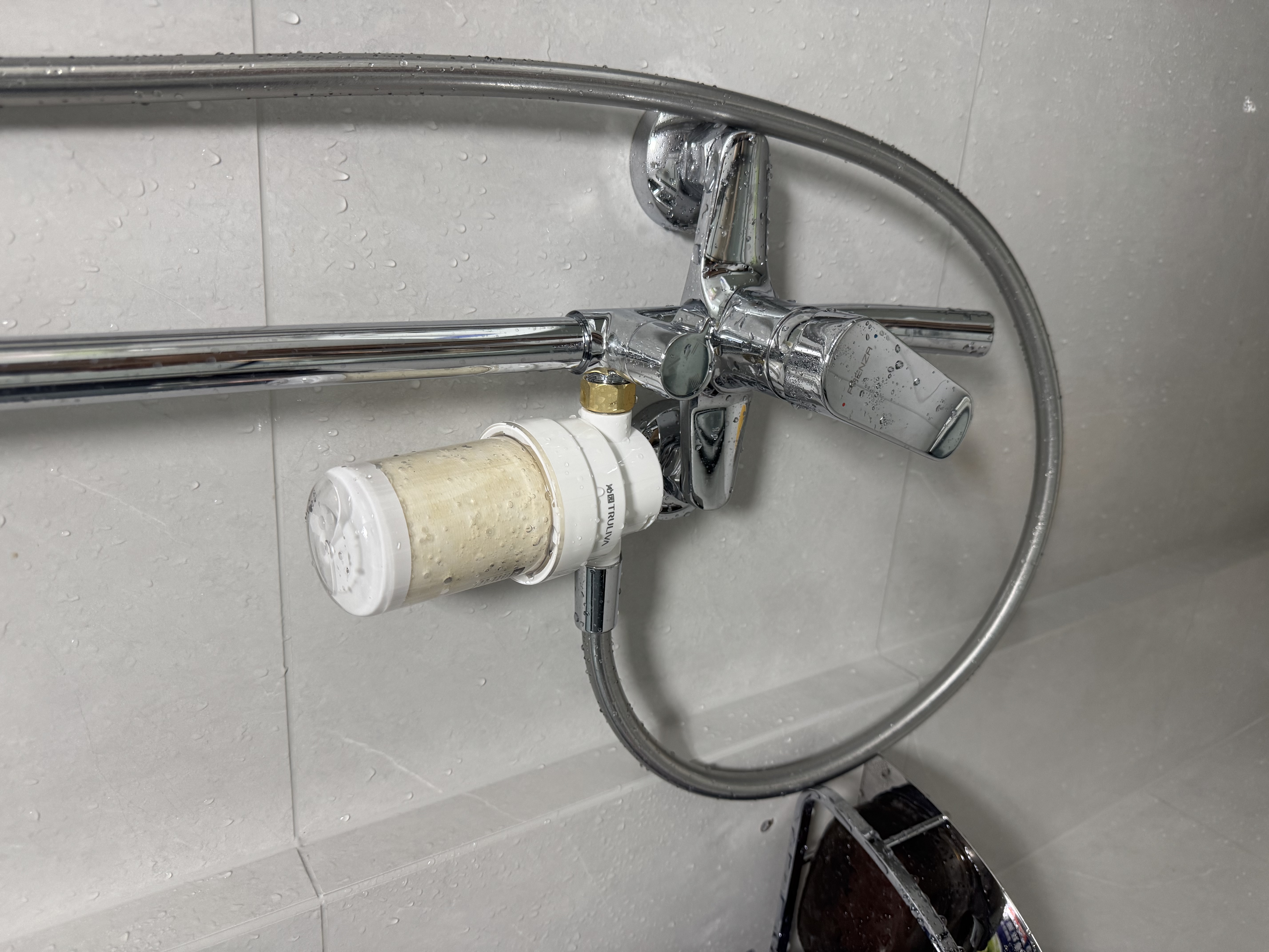 沁园（TRULIVA）花洒过滤器淋浴前置过滤器热水器洗澡水龙头过滤净水器PP棉除氯柔肤护发减少水垢自来水过滤器 顶配版-除氯阻垢-美肤护发【一机五芯】 实拍图