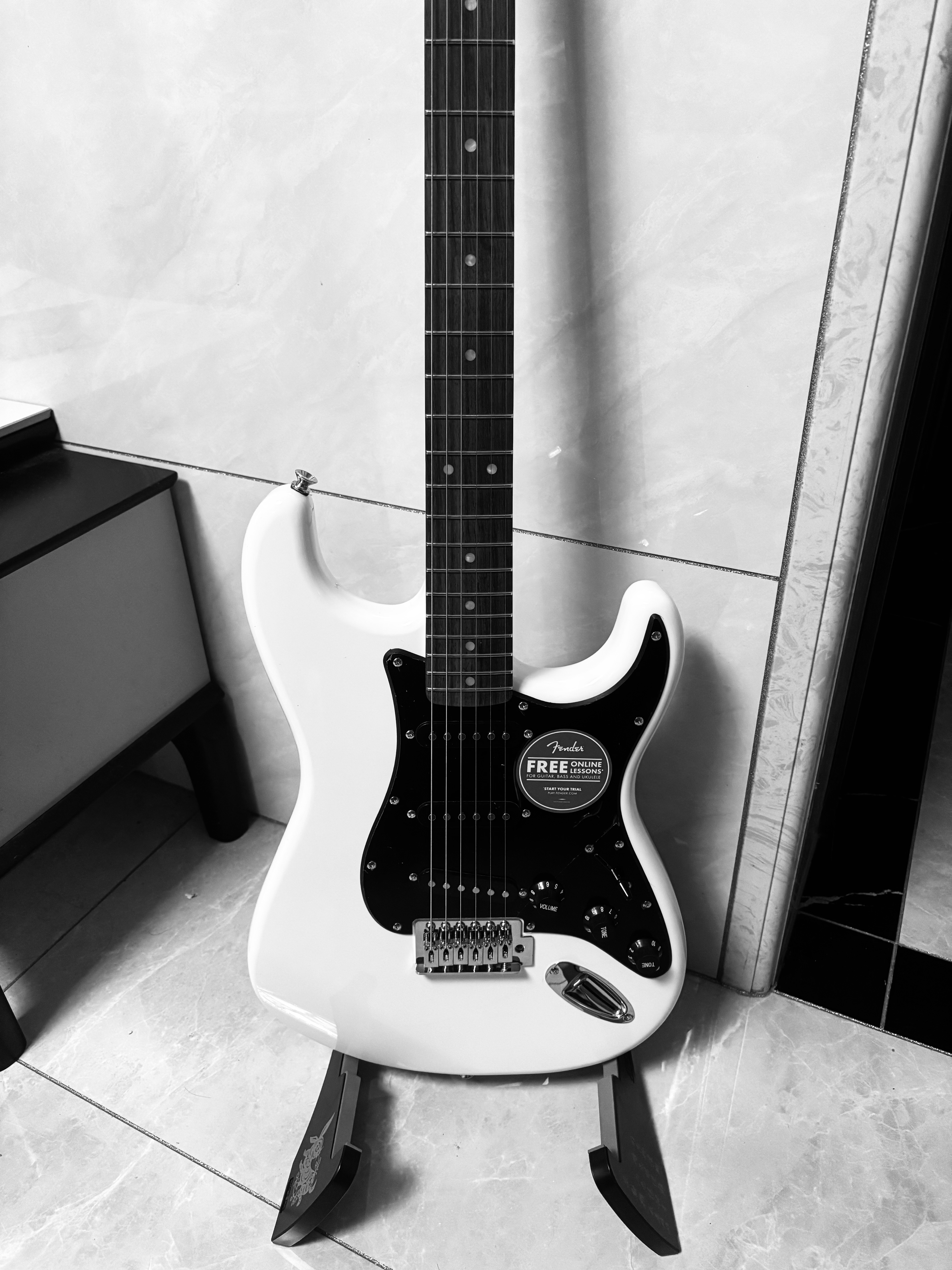 FENDER芬达Squier电吉他SONIC音速初学者入门芬德摇滚吉它乐器ST TELE 【FSR限量】单单单 极地白ST黑护 实拍图