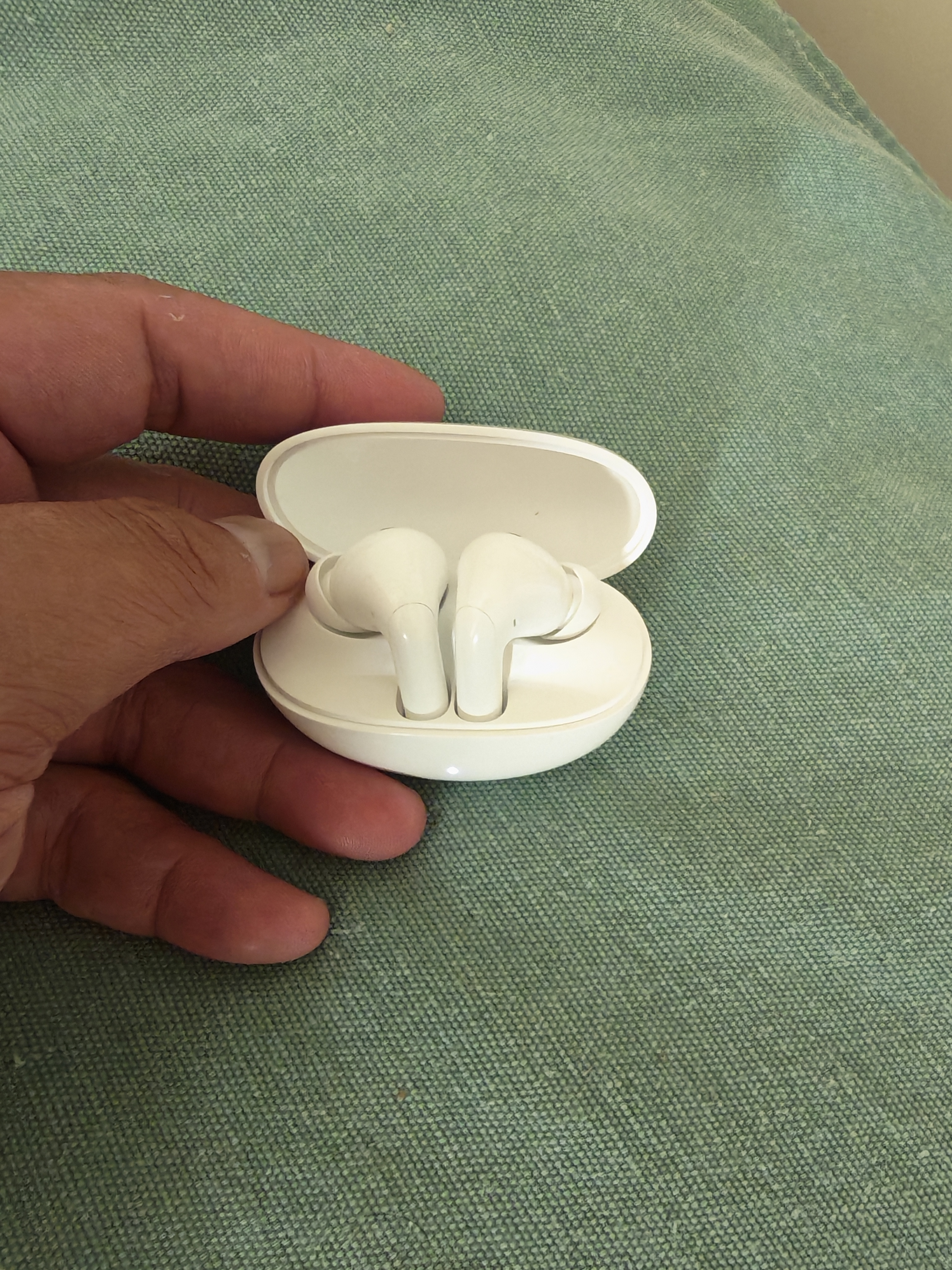 荣耀（HONOR）蓝牙耳机EarBuds 4i无线入耳式原装主动降噪荣耀400 Magic7Pro适用苹果FreeBuds 6i 5i 3i同款 荣耀Earbuds 4i（冰岛白） 实拍图