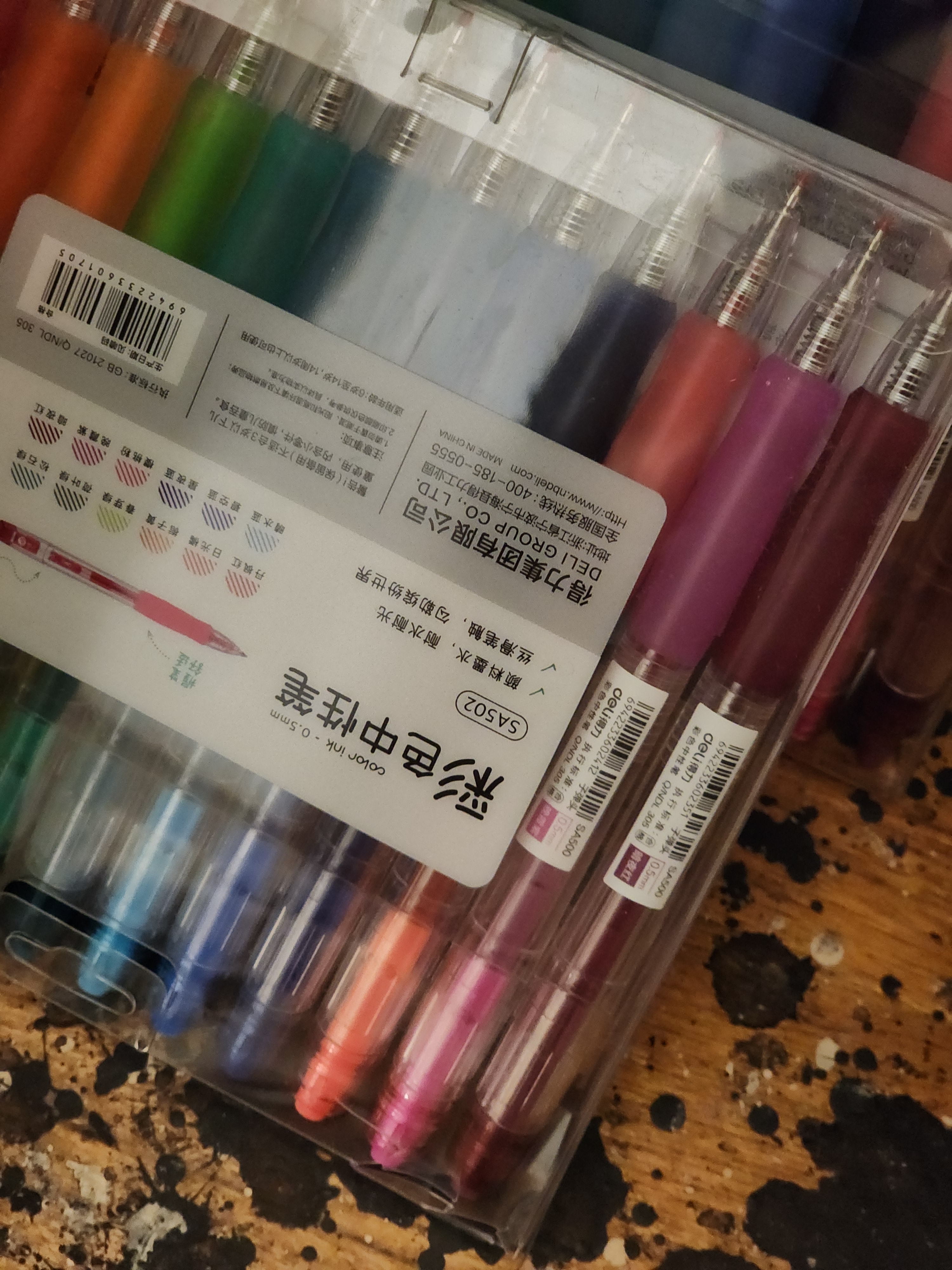 得力(deli)【热门商品】彩色按动中性笔 12色中性笔 0.5mm子弹头学生中性笔水笔签字笔 12支/盒SA502 实拍图