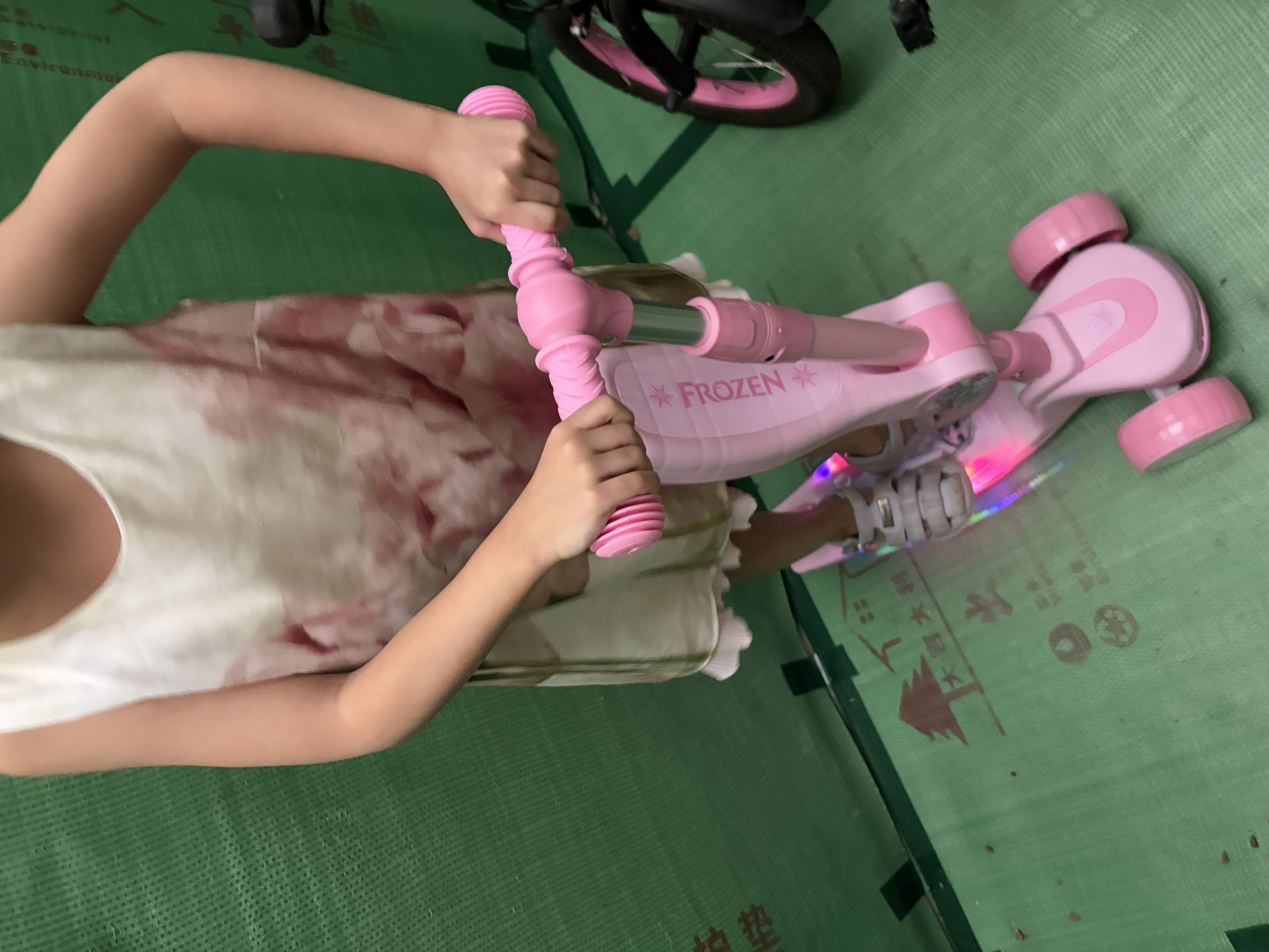迪士尼（Disney）儿童滑板车3-6-10岁可折叠调高加宽加厚踏板冰雪奇缘儿童礼物 实拍图