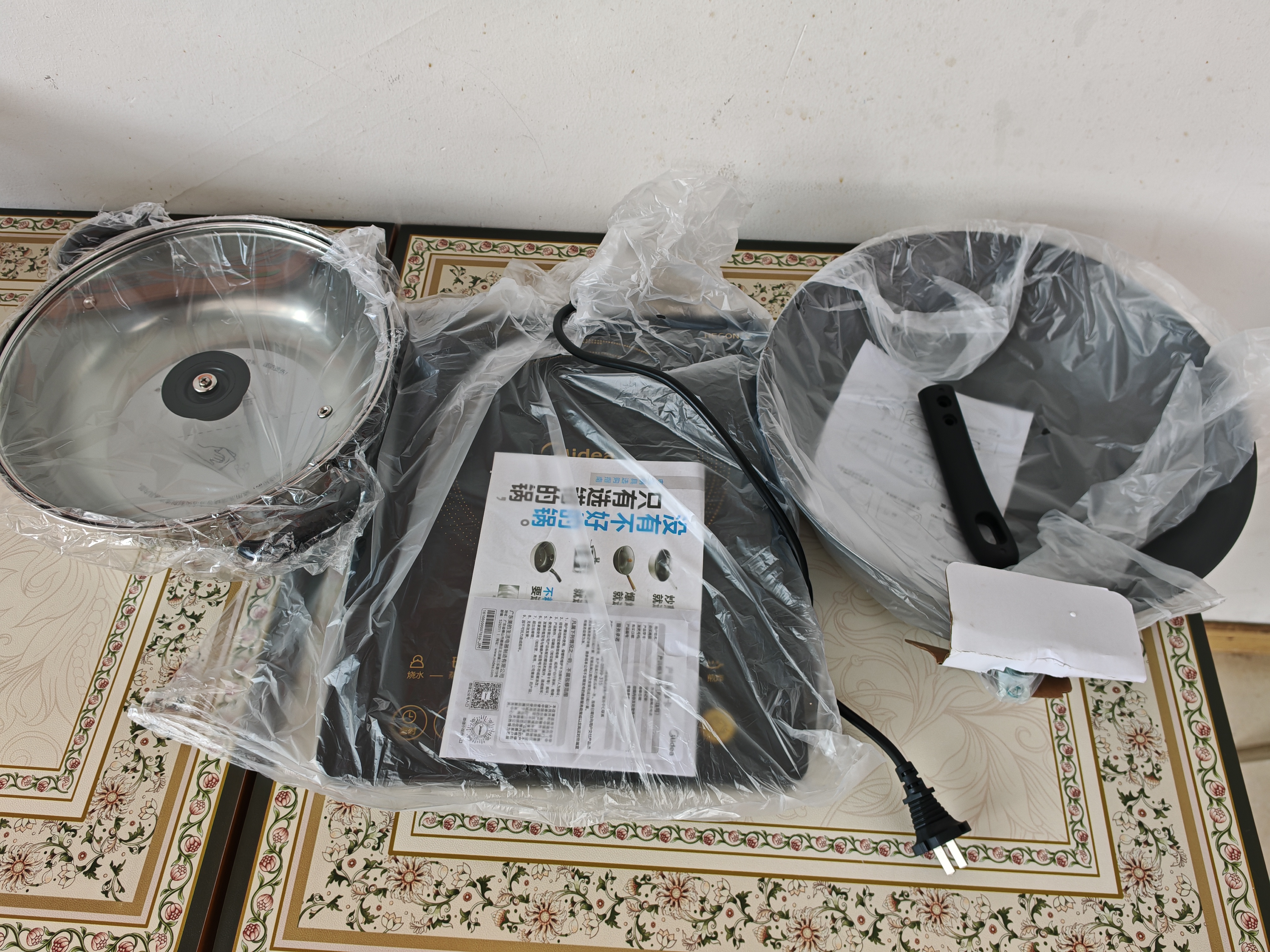 美的（Midea）[升级款]电磁炉电陶炉家用 2200W大功率新型电磁灶火锅炉 一体面板炒菜烹饪一套带锅配锅 WH2202S 实拍图