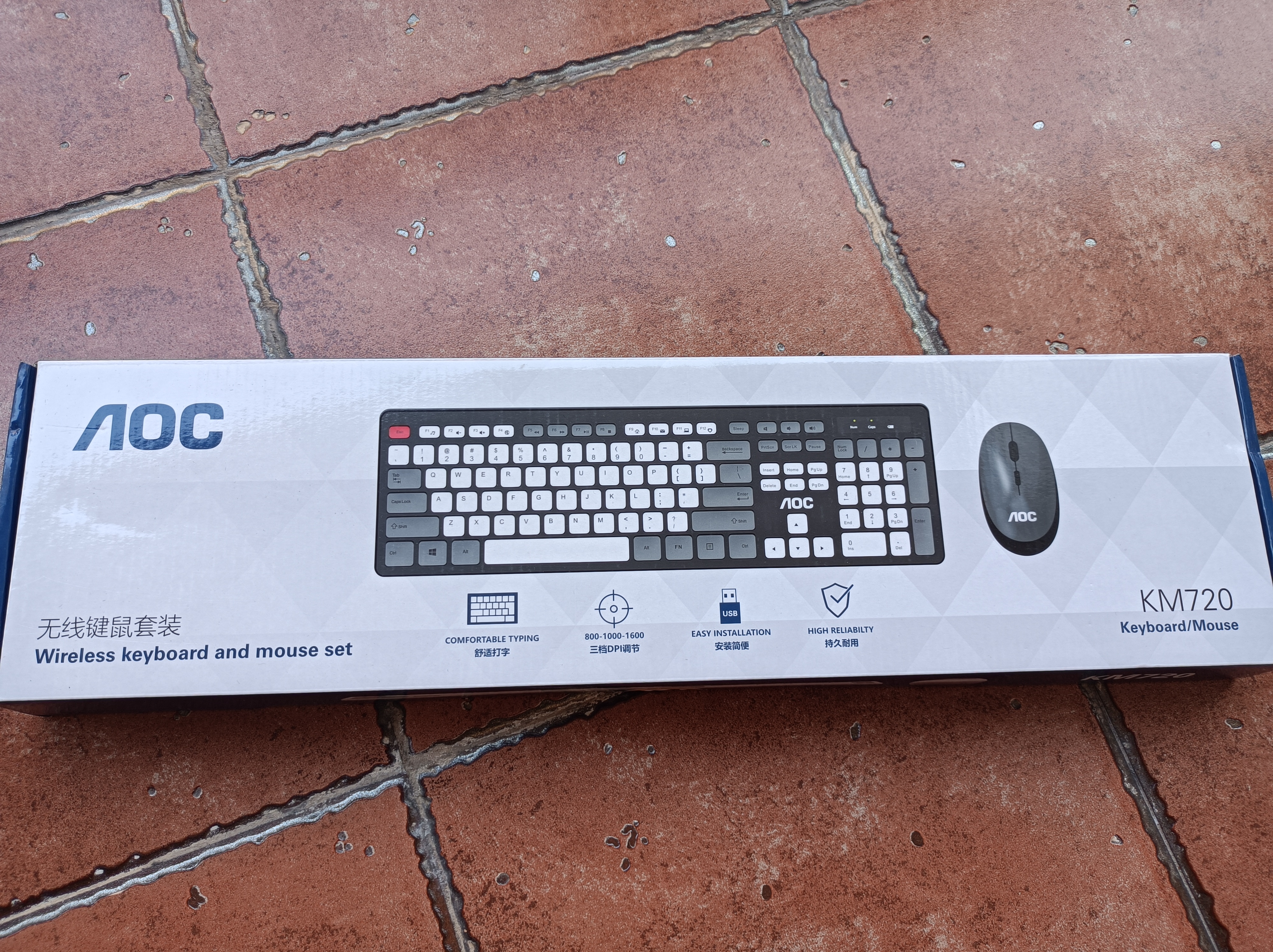 AOC KM720无线键盘鼠标套装 电脑键盘 撞色键盘 防溅洒设计 商务办公家用键盘 白色 实拍图