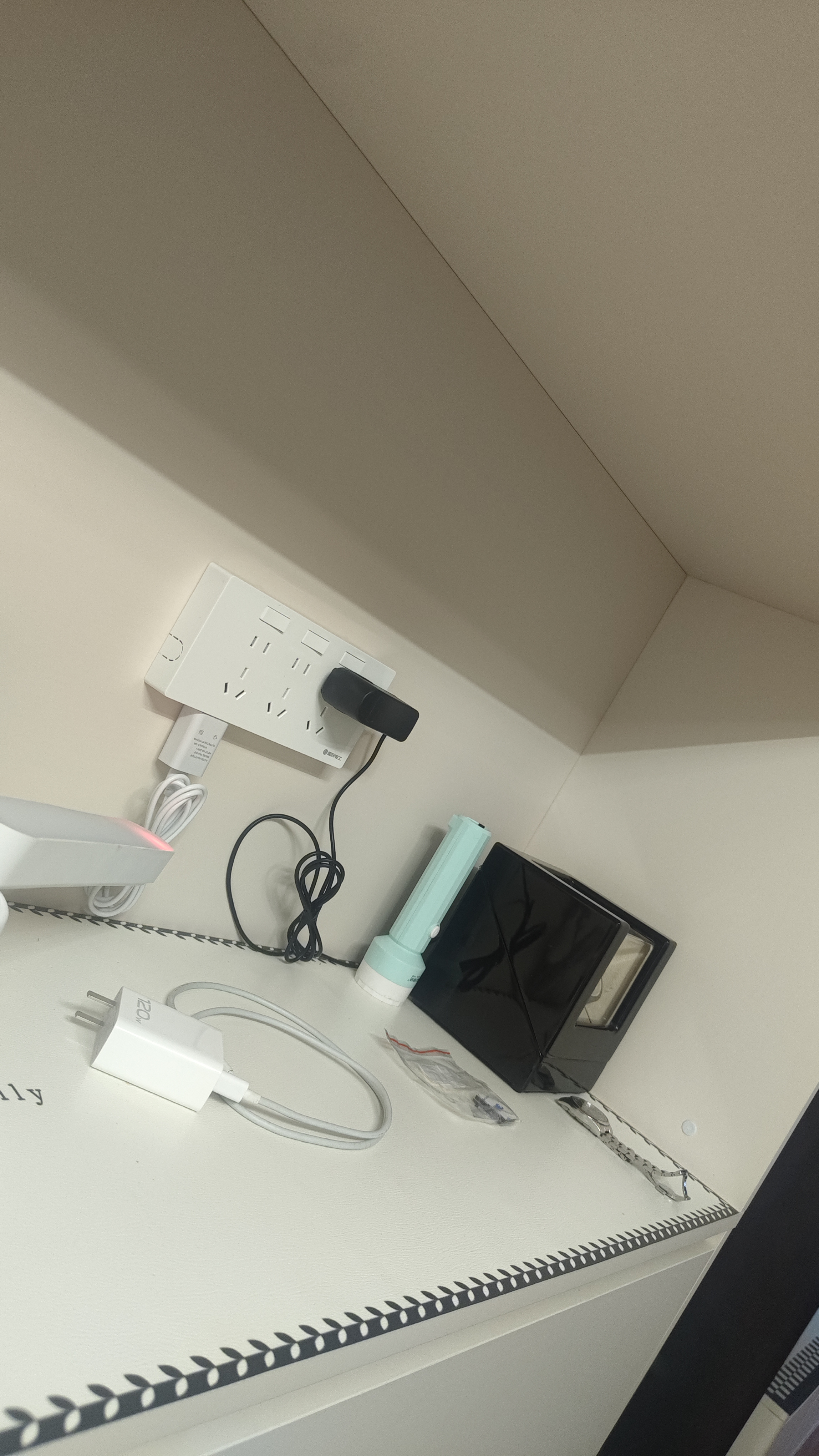 国际电工（FDD） 86型扩展式插座 厨房拓展多孔转换器轨道插座无线插排 86原位替换 | 白色-21孔 左扩展 实拍图