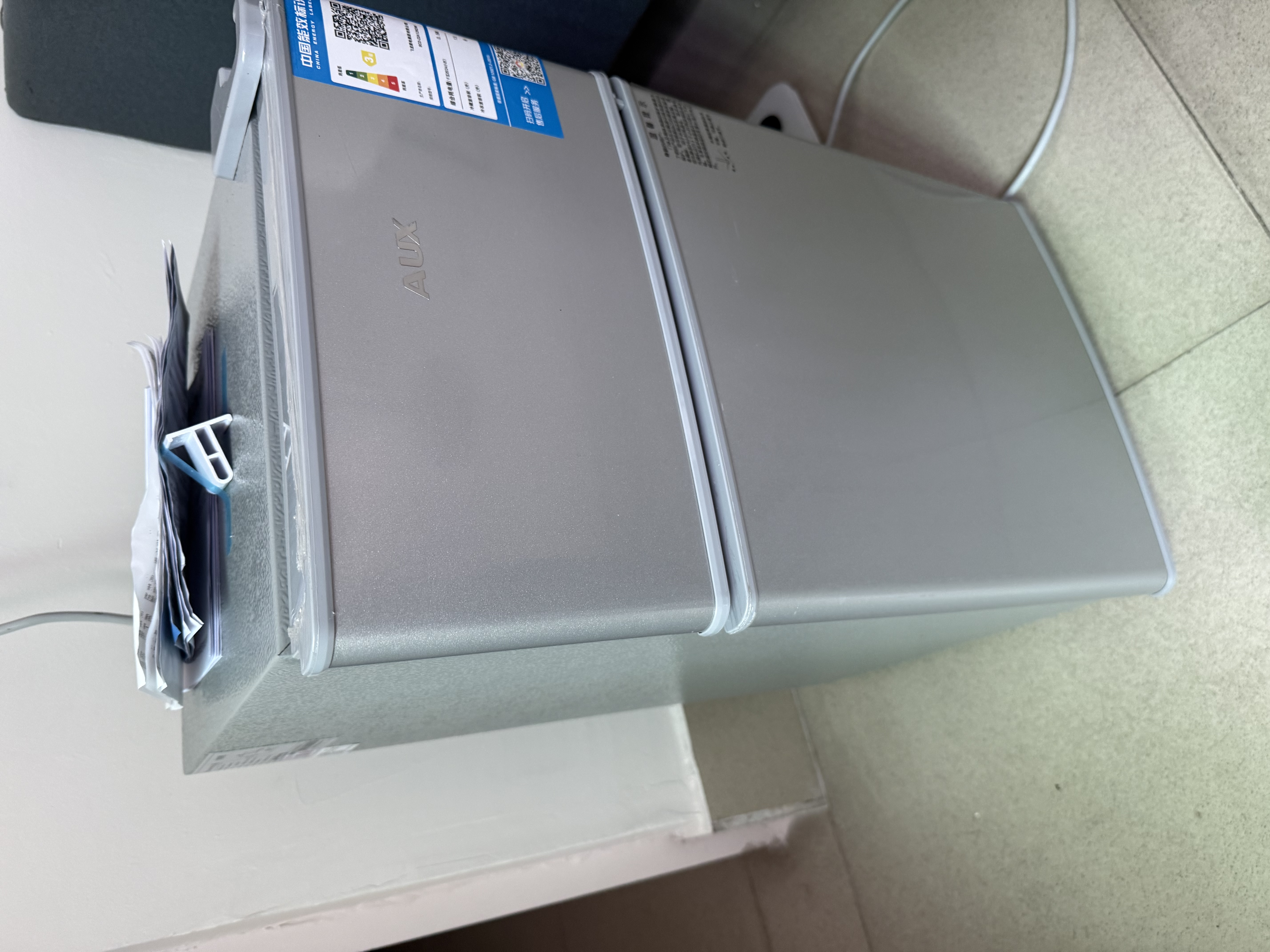 奥克斯（AUX）小冰箱家用小型迷你冷藏冷冻两用出租房宿舍用节能省电寝室办公室电冰箱 【净化去味】126银色【高效保鲜 铜管速冷】22L 实拍图
