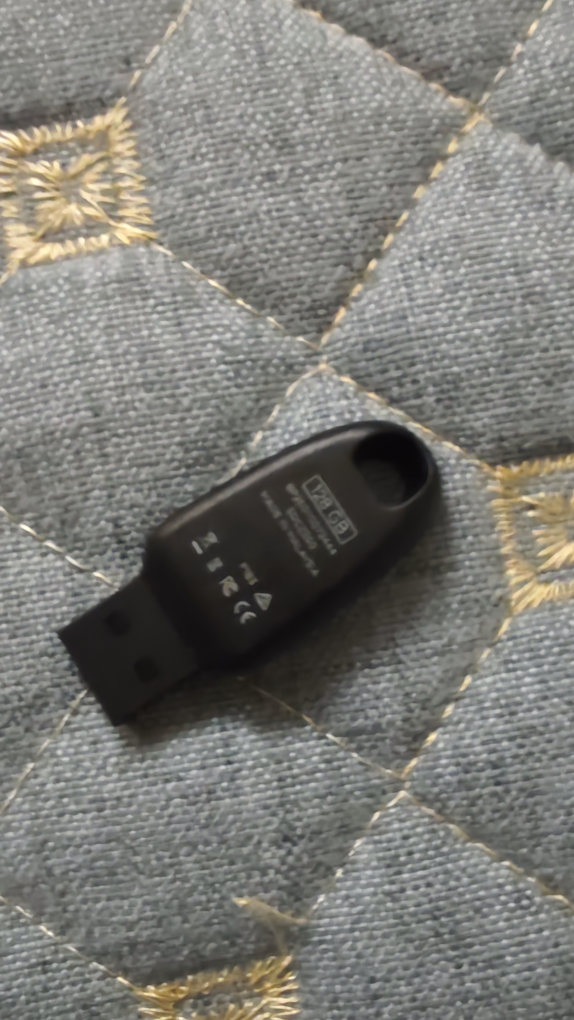 Sandisk闪迪128GB USB3.2 U盘 CZ550黑色 读速100MB/s 安全加密 数据恢复 学习办公电脑车载 高速大容量优盘 实拍图