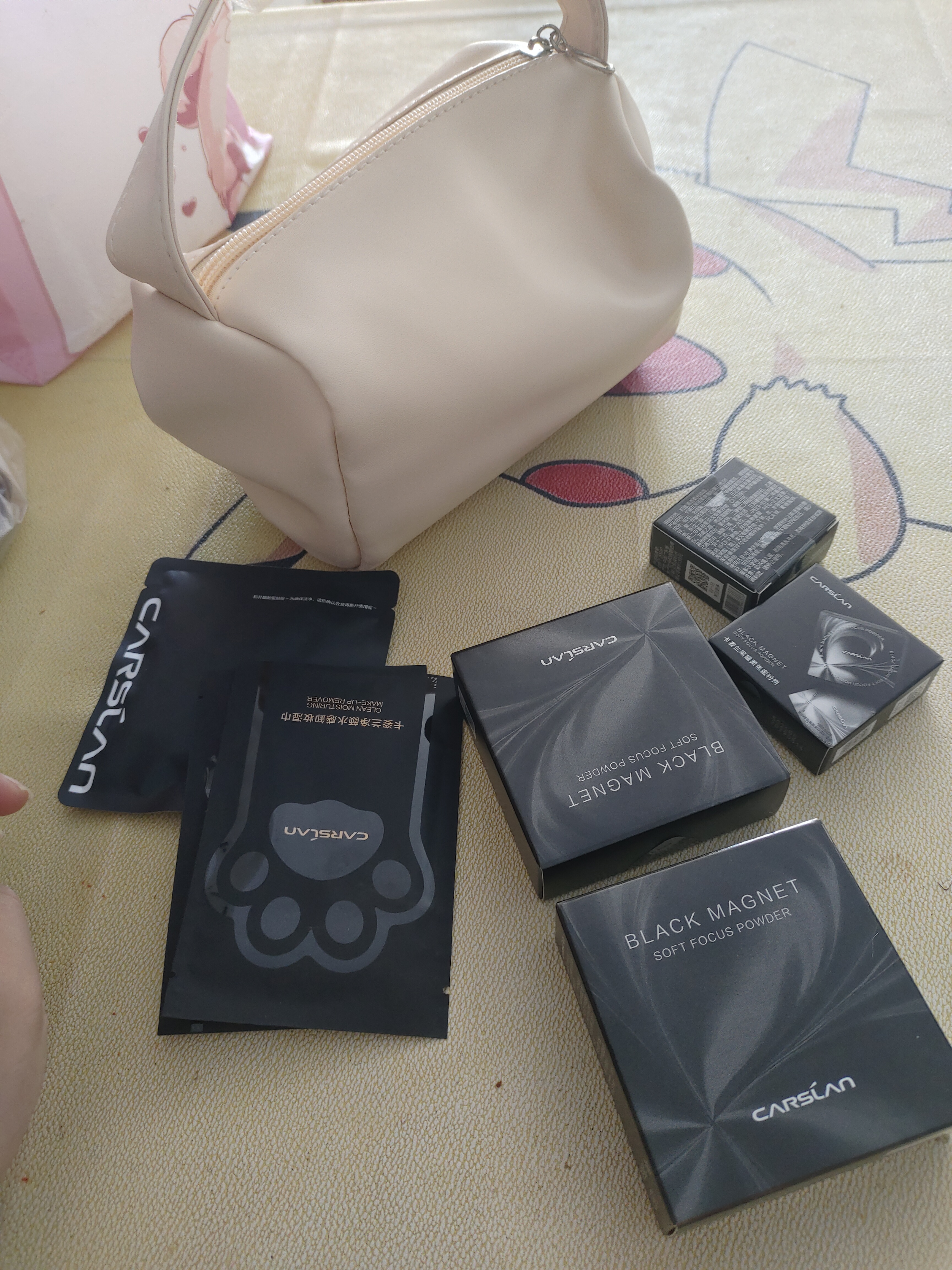 卡姿兰（Carslan）黑磁粉饼双支装(透明色+嘭嘭紫)控油定妆持久防汗 8g*2生日礼物女 实拍图