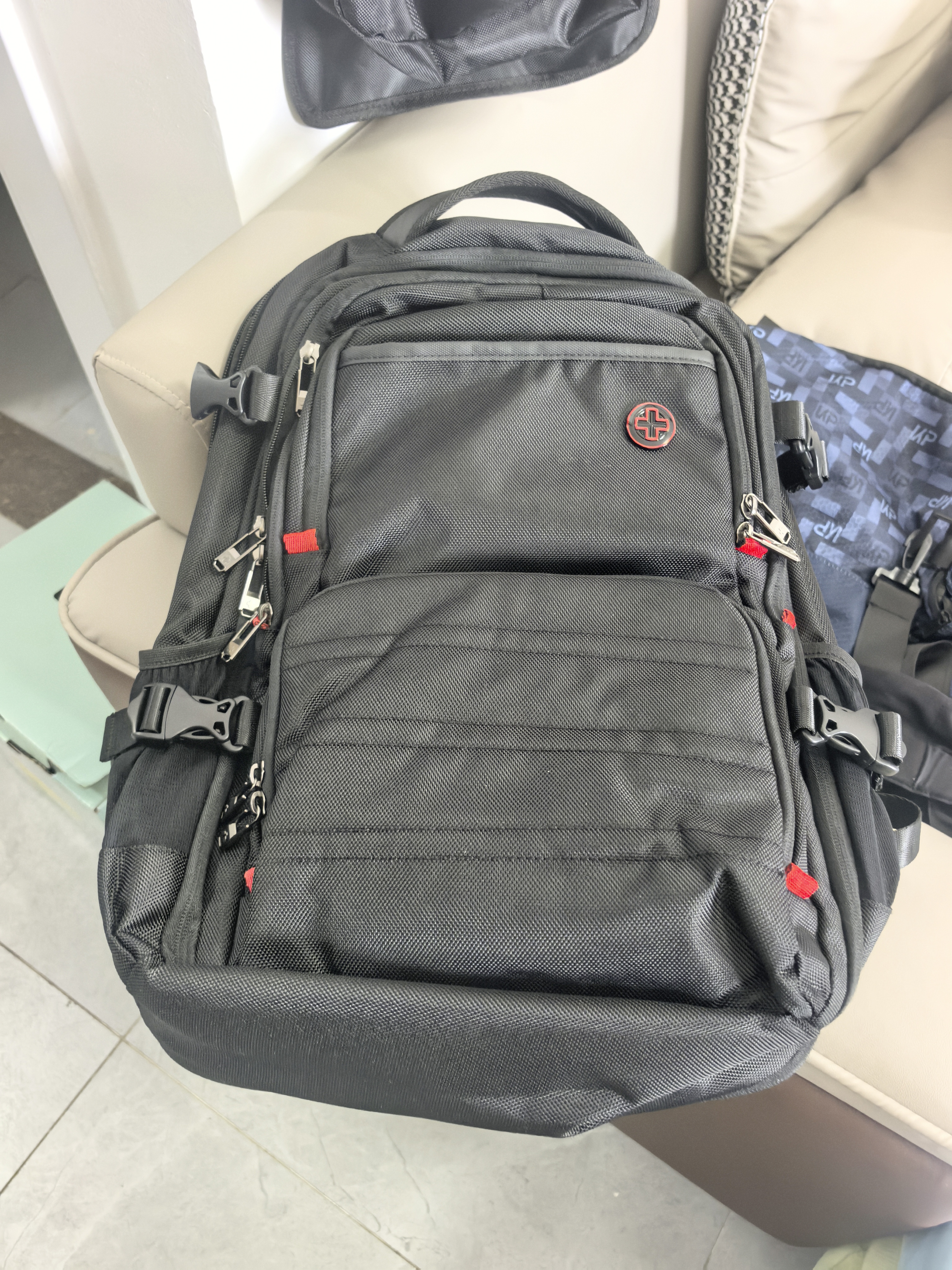 CROSSGEAR十字勋章减重大师双肩包17.3英寸电脑包大容量商务背包出差旅行包 实拍图