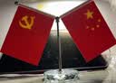 抒文车载国旗摆件汽车用小红旗国旗五星旗党旗高档办公桌车内装饰用品 Y型钻边水晶底座+黑色红旗防滑垫 实拍图