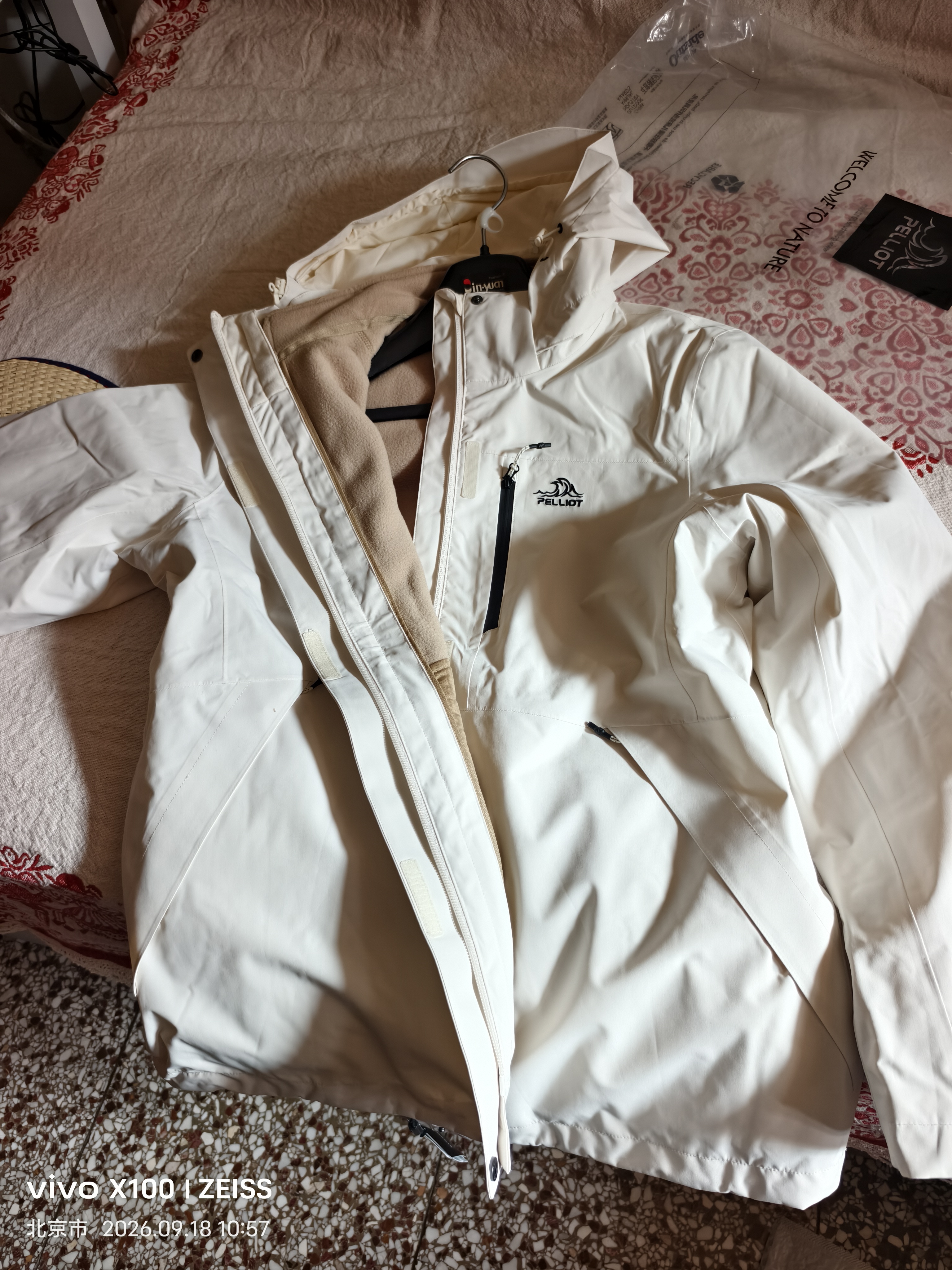 伯希和（Pelliot）赵露思同款山野经典2.0冲锋衣女三合一防水秋季外套12340106白XL 实拍图