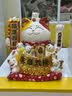 吉猫堂招财猫摆件开业大号自动摇手店铺前台家居客厅装饰发财猫送礼礼品 32CM高【我为财运举大旗】当次日达 【礼盒+坐垫+围脖】电池插电两用 实拍图