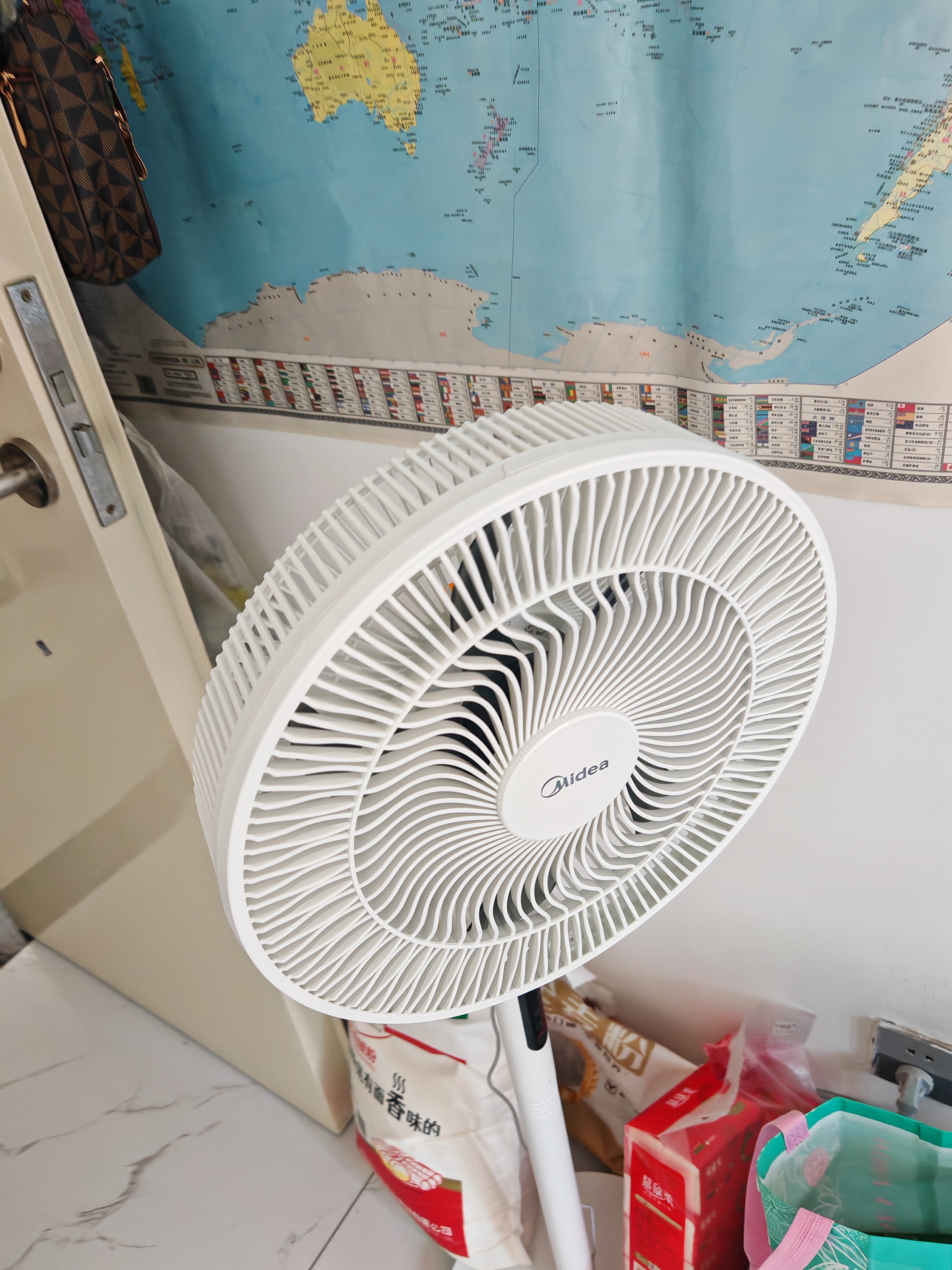 美的（Midea）【闪拆系列】一键闪电拆装直流变频家用语音电风扇一级能效静音落地扇大风力卧室立式电扇SDJ30BC 实拍图