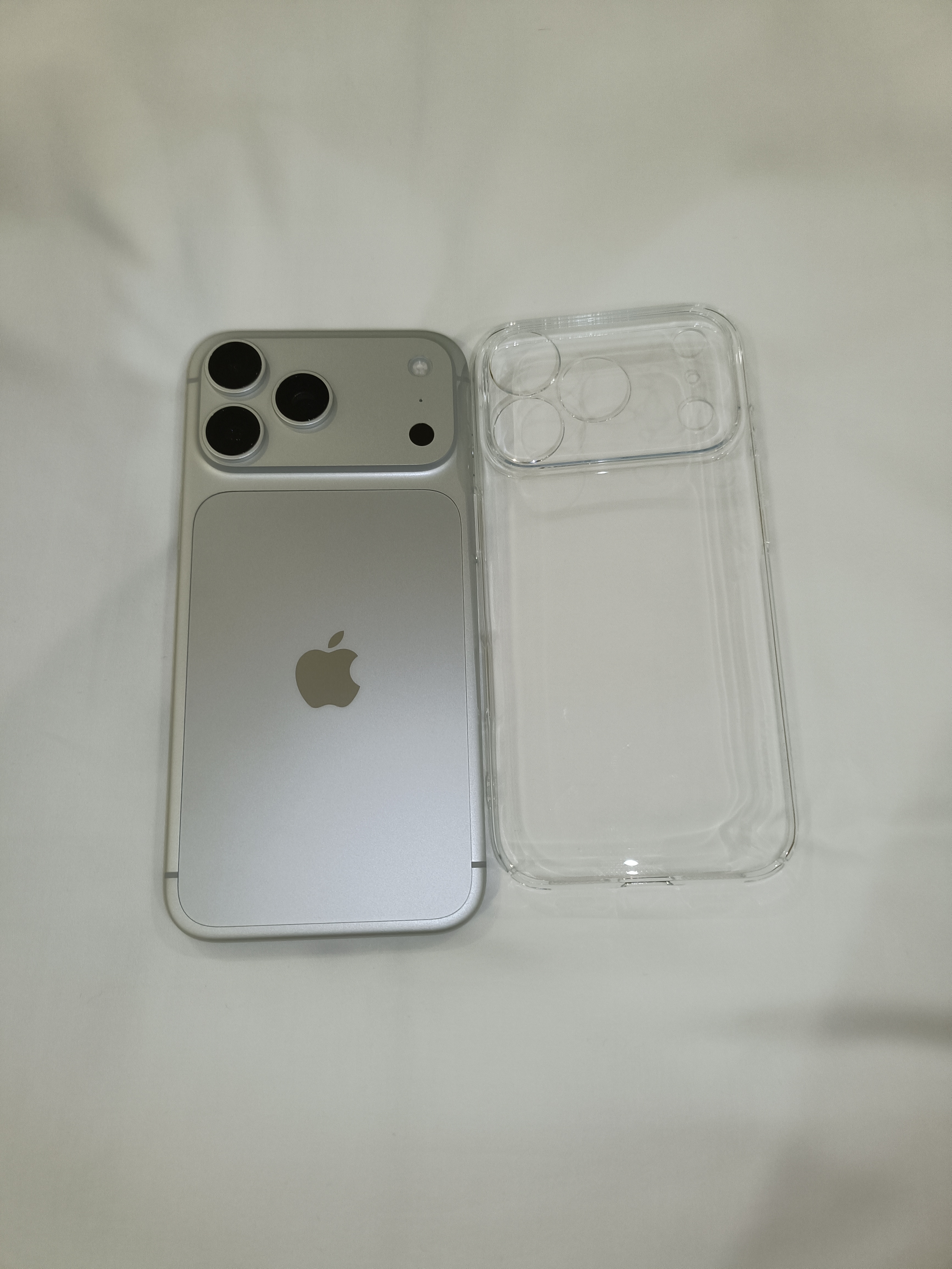 图拉斯【2026新升级丨热销爆款】 适用iphone18promax手机壳苹果18pro镜头全包17冰透透明超薄散热防摔 iPhone18Pro丨兼容17Pro 【精美透亮】升级抗黄+超薄裸感+超强防 实拍图
