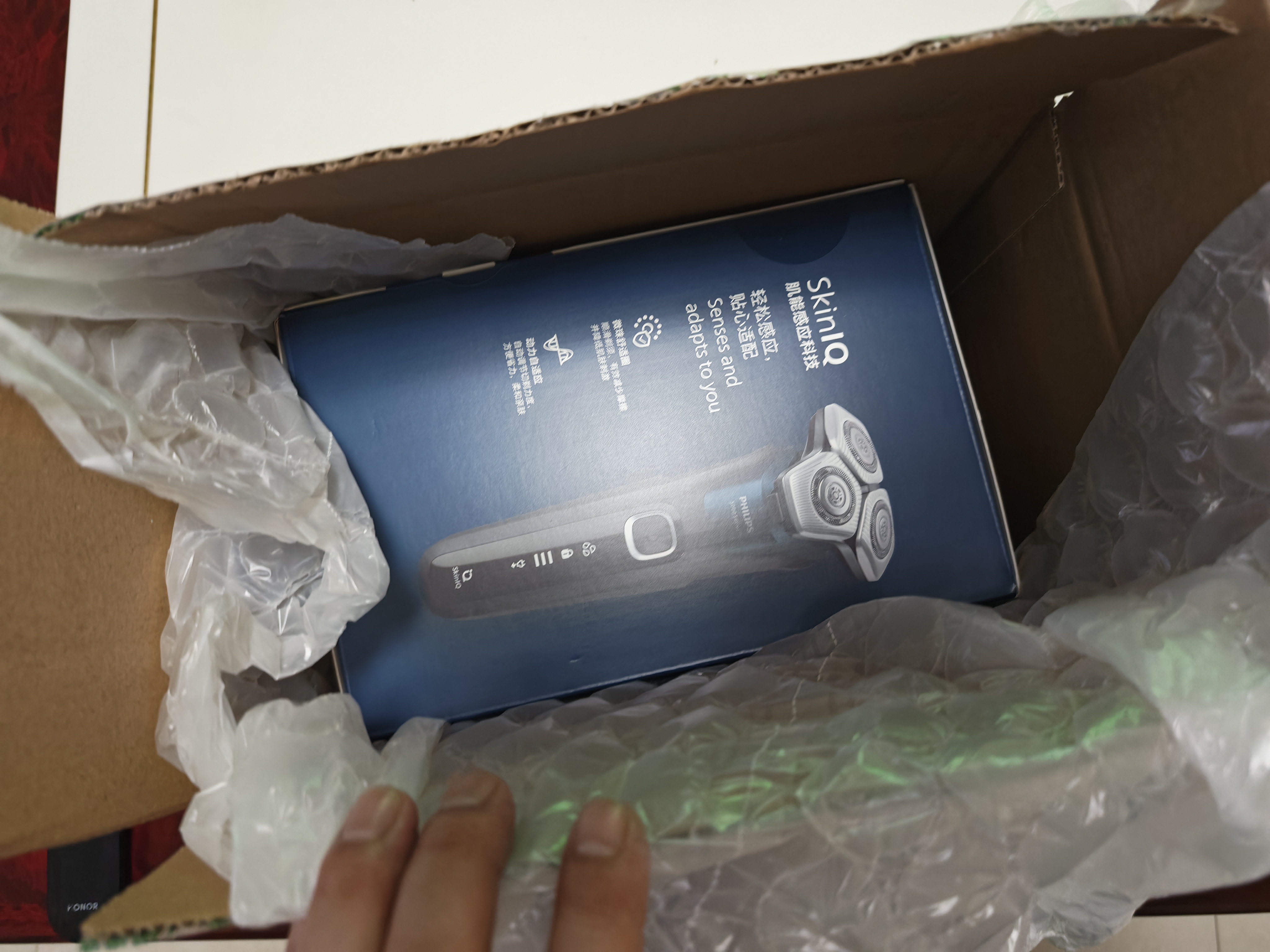 飞利浦新款自营男士电动剃须刀5系Pro微提切科技SkinIQ智能高端刮胡刀清洁仓 生日礼物送男生父亲老公 实拍图