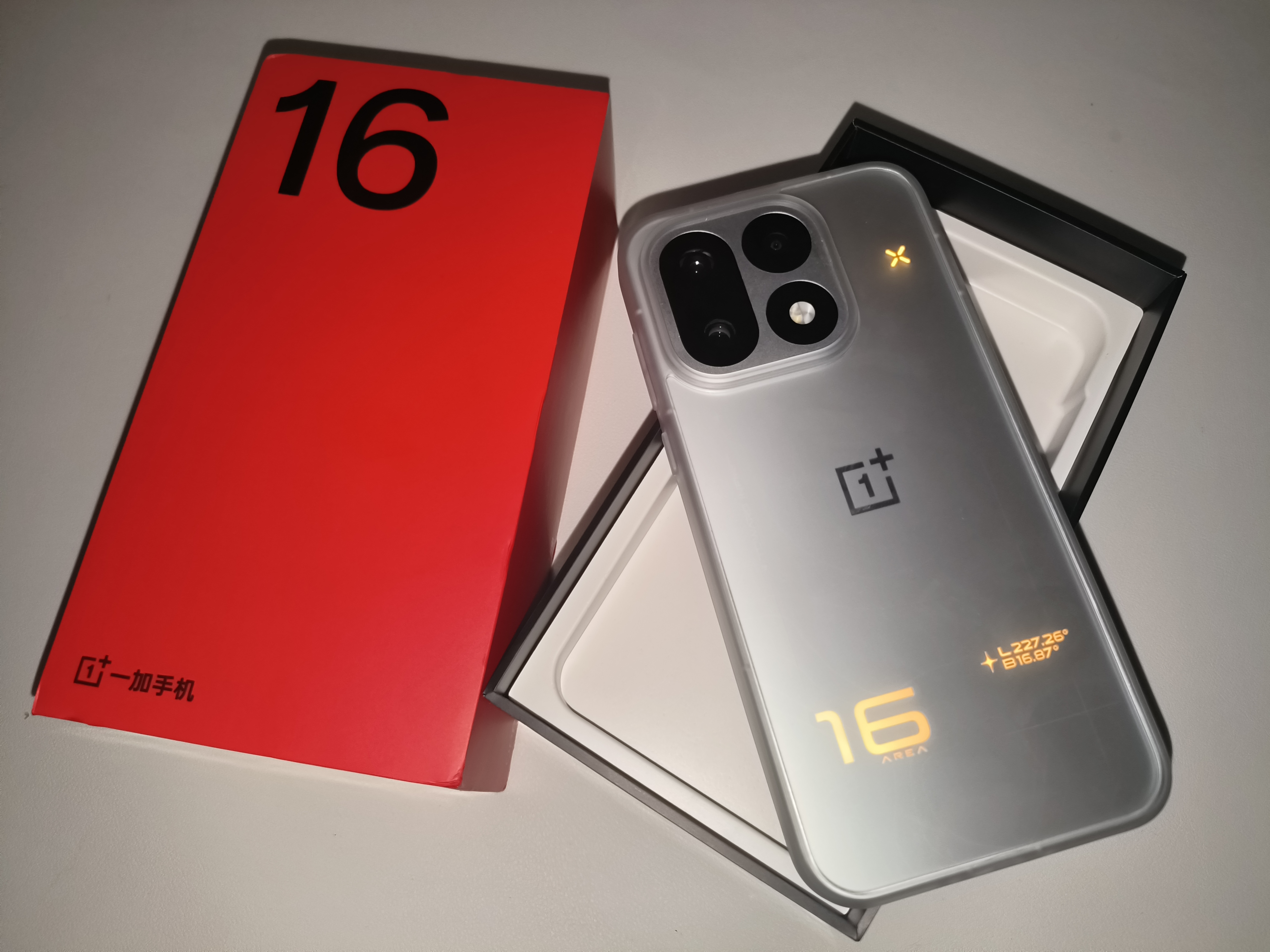 一加 16 16GB+1TB 明日星光 第六代骁龙 8 超级至尊版 185Hz 东方屏 5G智能游戏电竞旗舰oppo手机 实拍图