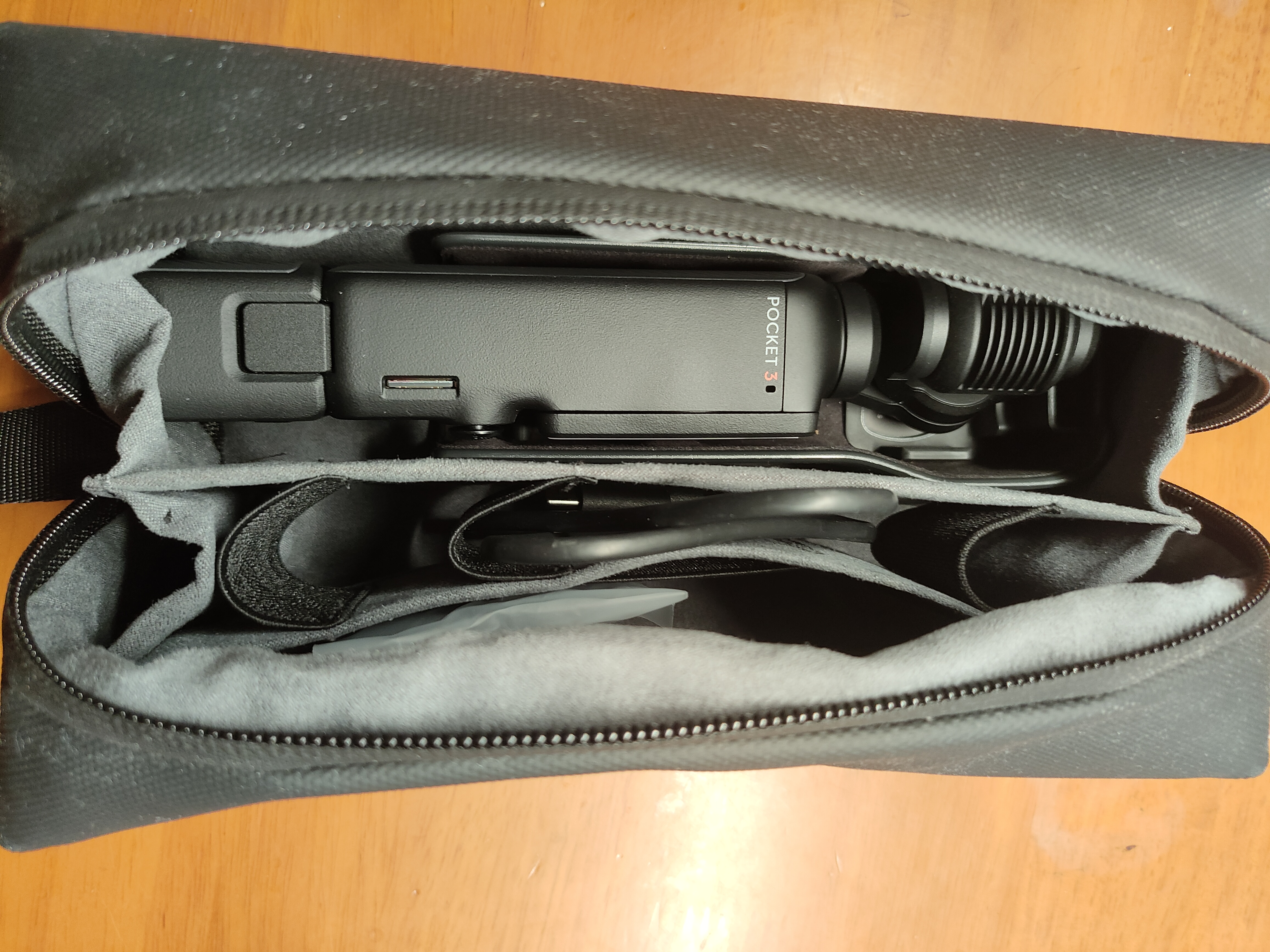 大疆（DJI）Osmo Pocket 3 灵眸口袋云台相机 DJI 手持数码相机 旅游 vlog 美颜摄像 高清增稳 【明日达专享】Pocket 3标准套装 官方标配 实拍图